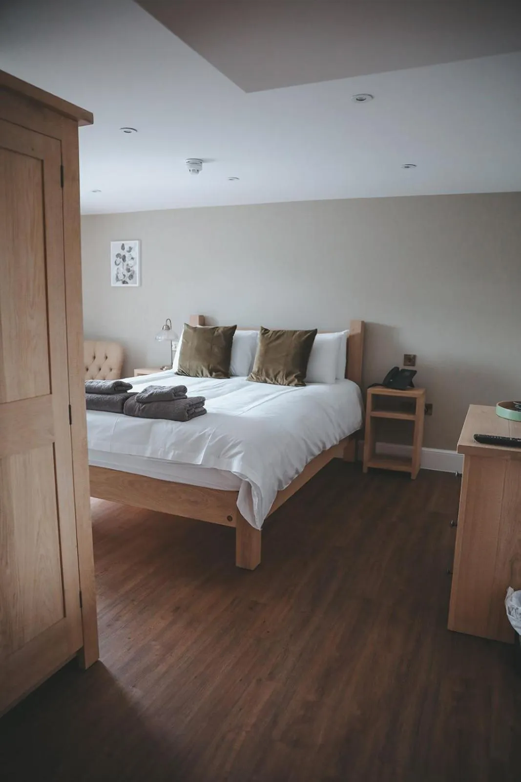 Photo of the whole room, Bed in The Canal