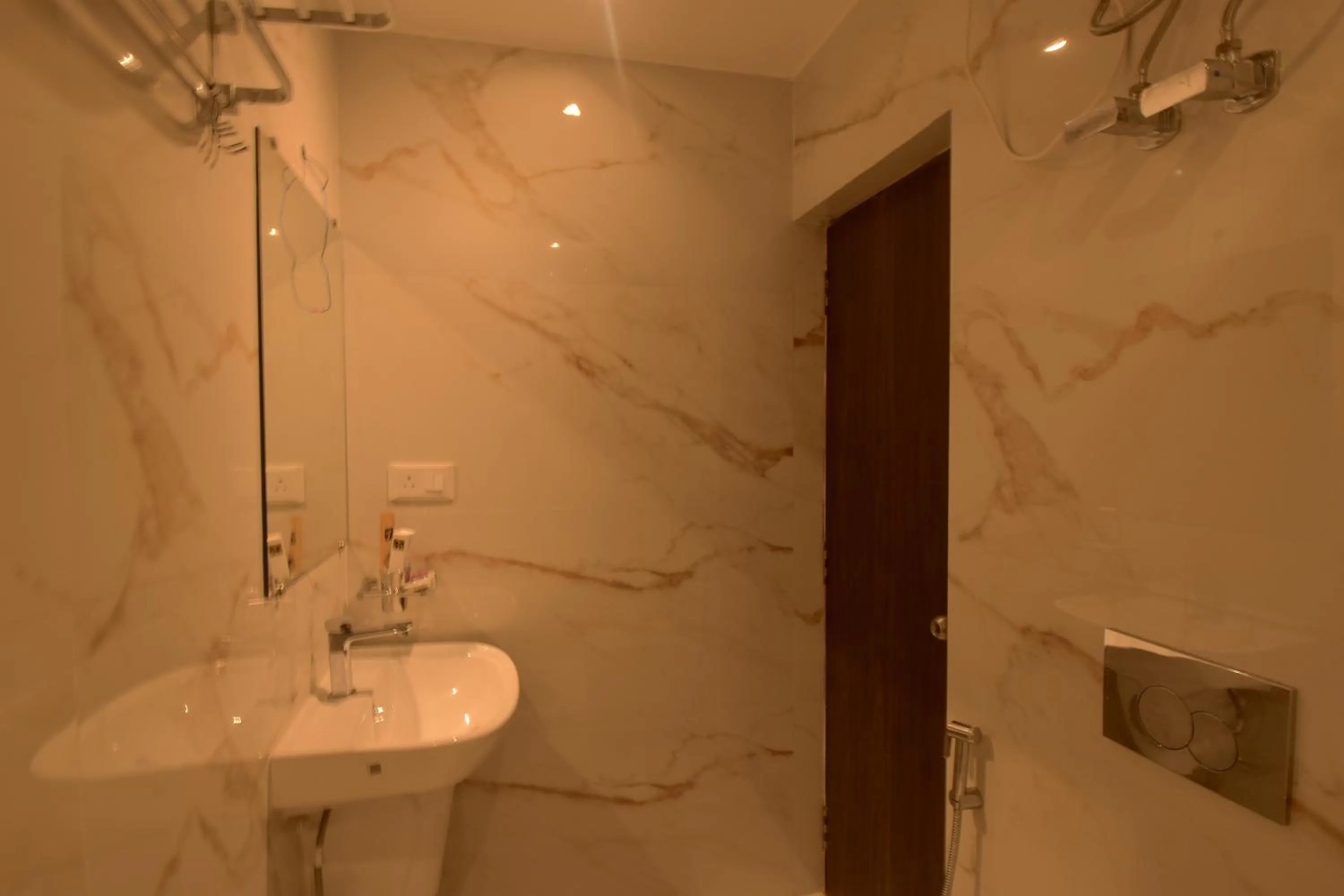 Bathroom in Sheldon Inn Kolkata