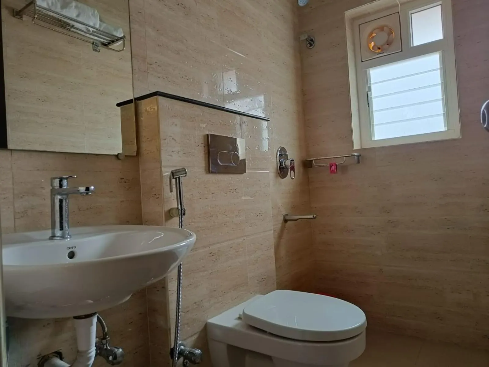 Bathroom in Sheldon Inn Kolkata