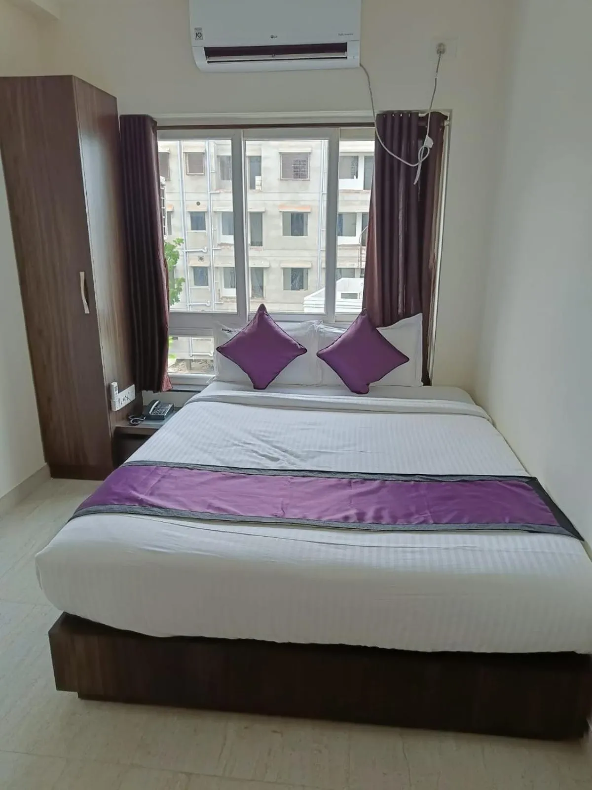 Bed in Sheldon Inn Kolkata