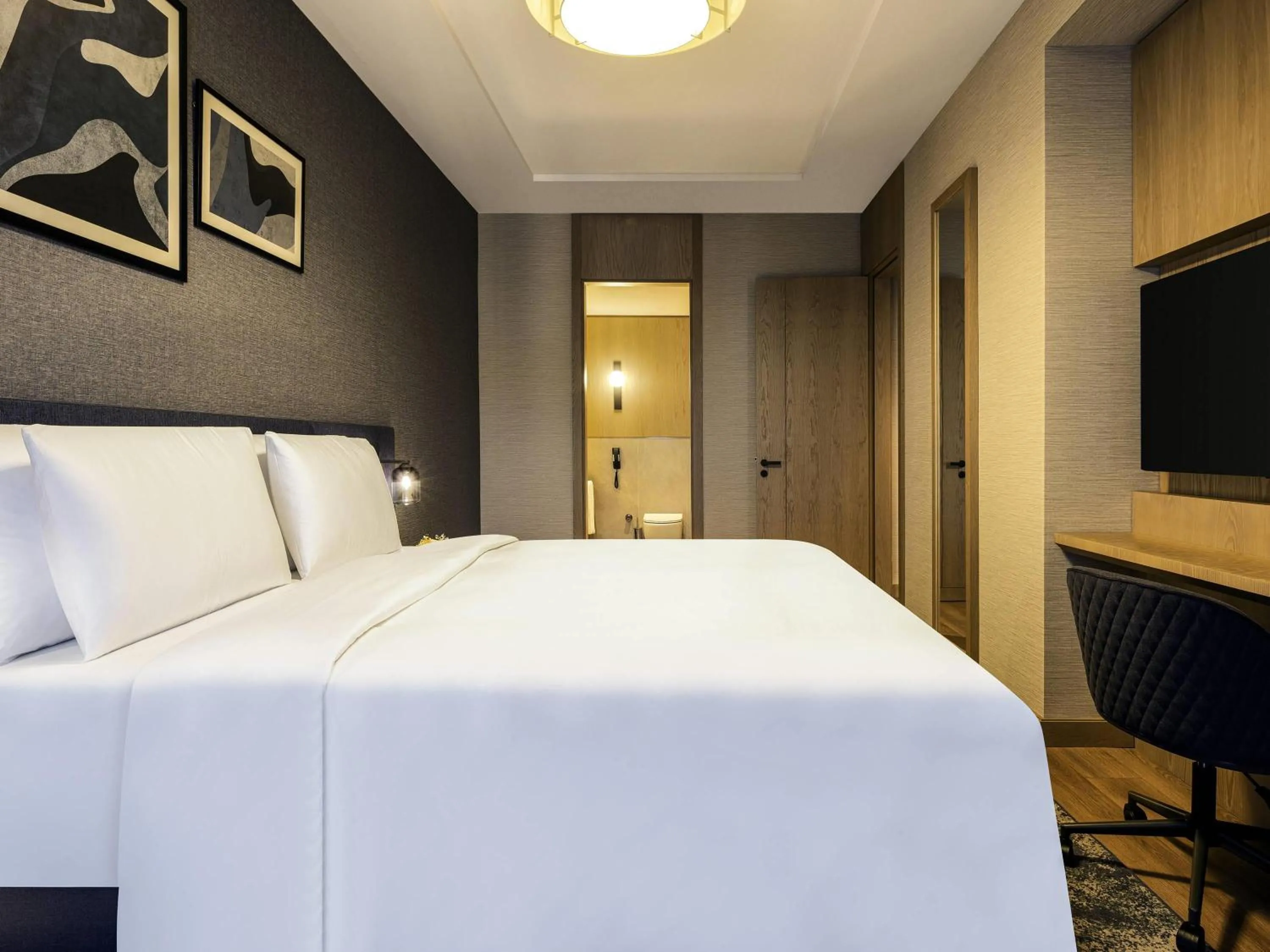 Bedroom, Bed in Movenpick Living Istanbul Camlivadi