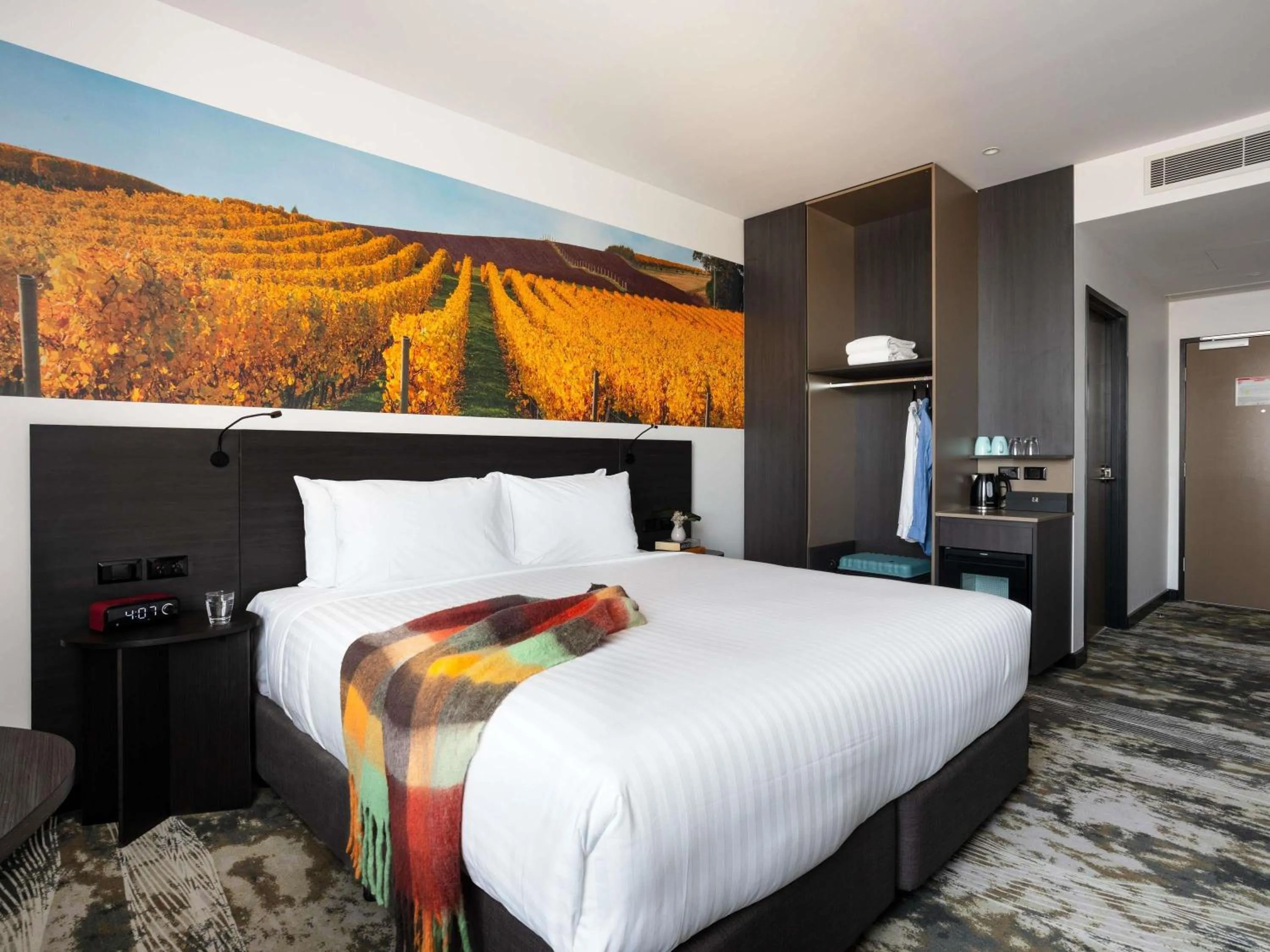 Bedroom, Bed in Novotel Devonport