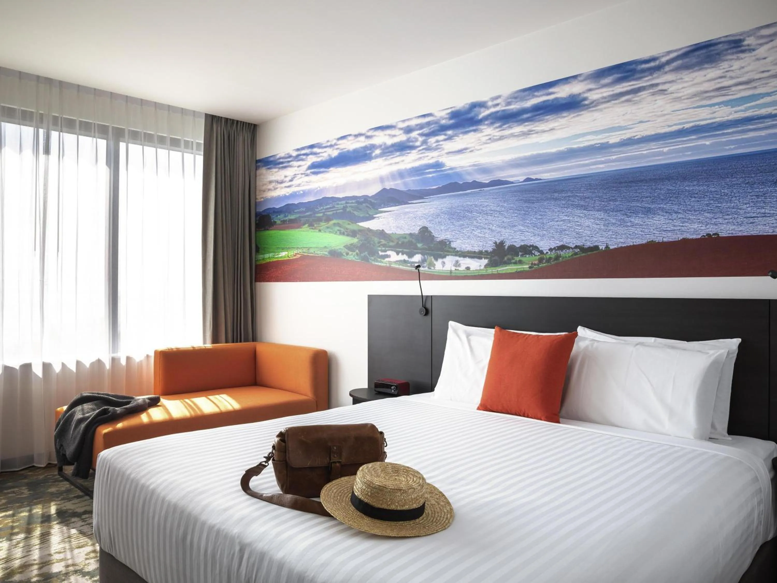 Bedroom, Bed in Novotel Devonport