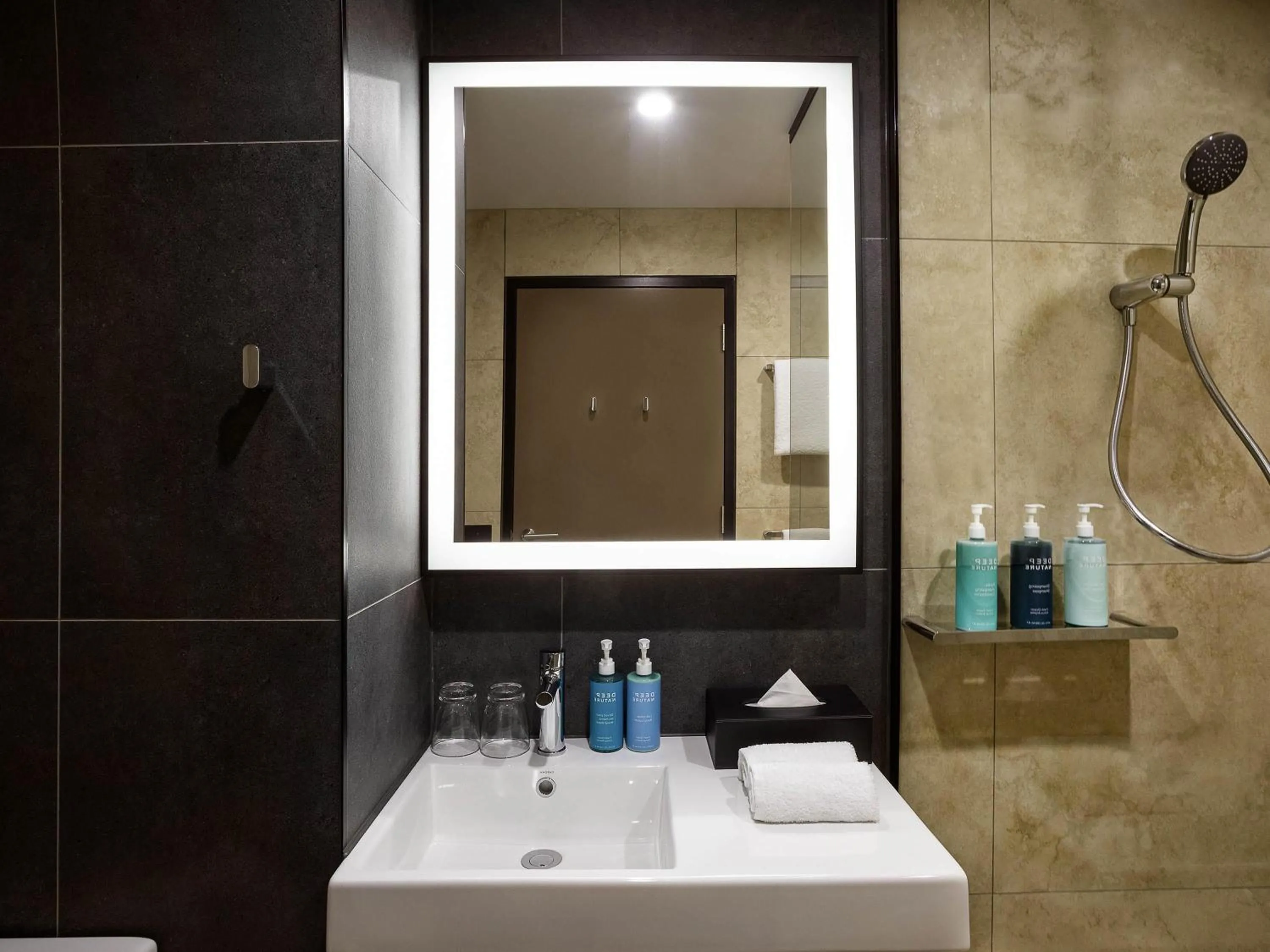 Bedroom in Novotel Devonport