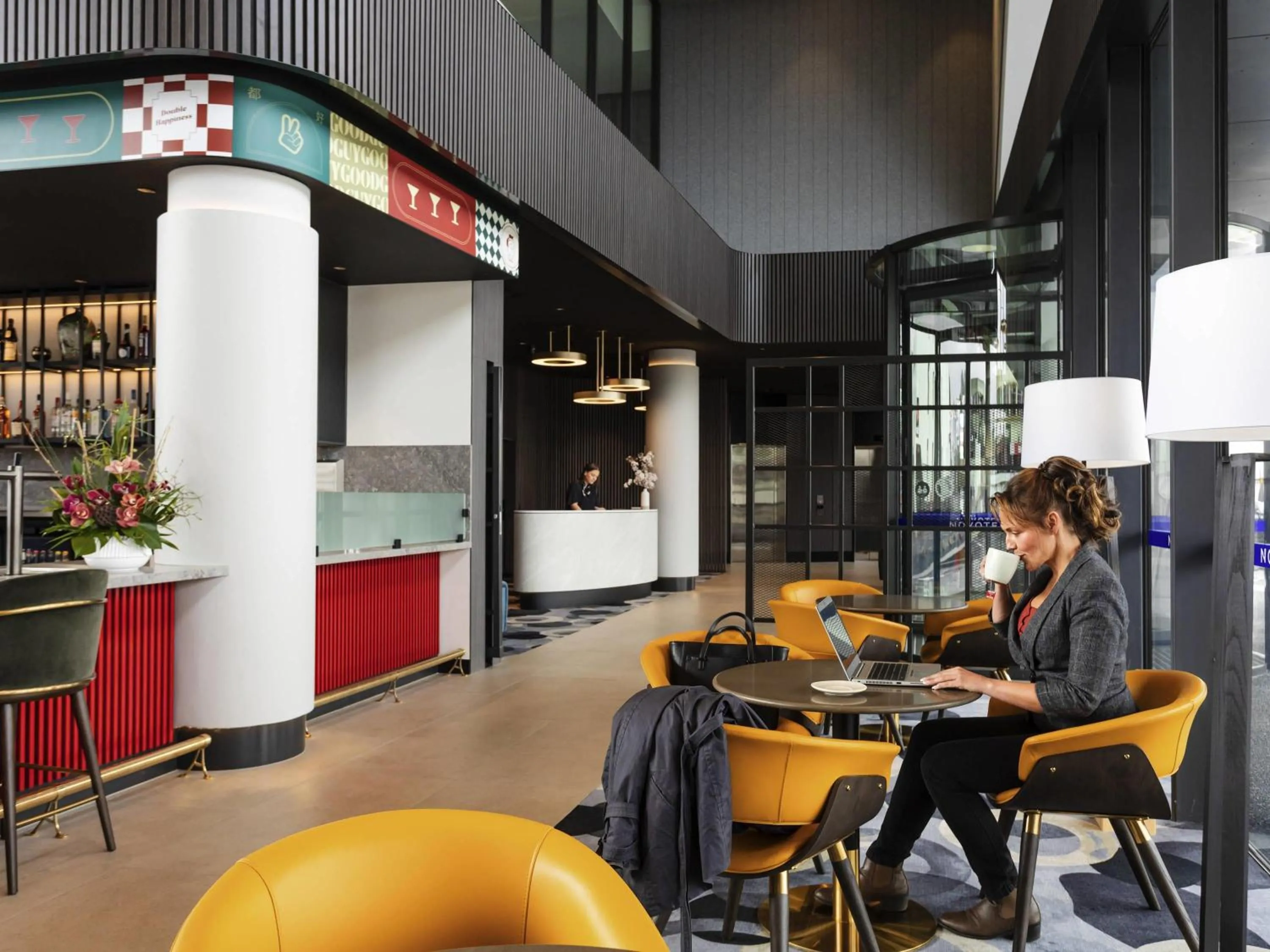 Lounge or bar in Novotel Devonport