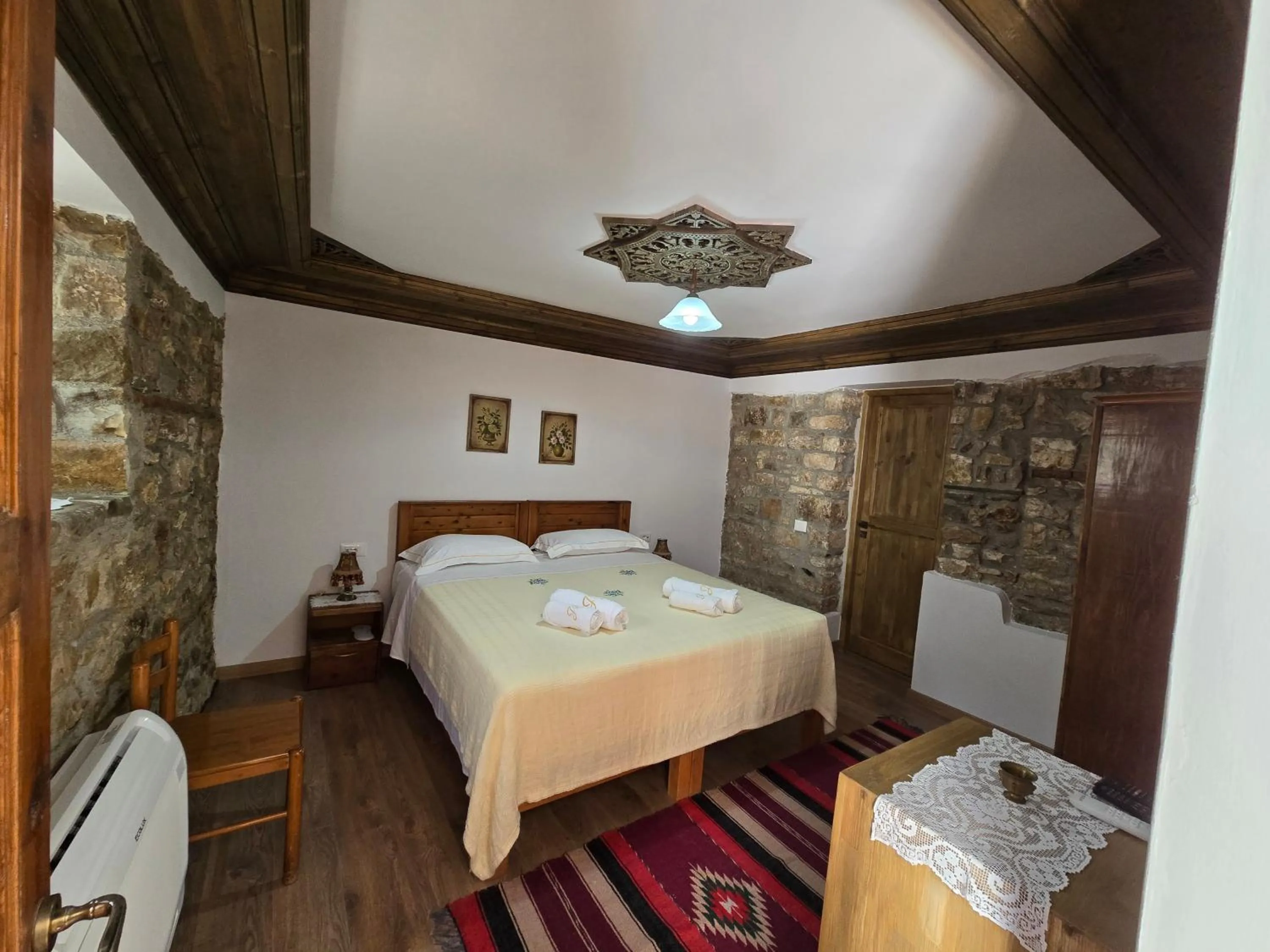 Bed in Guest House J.Prifti