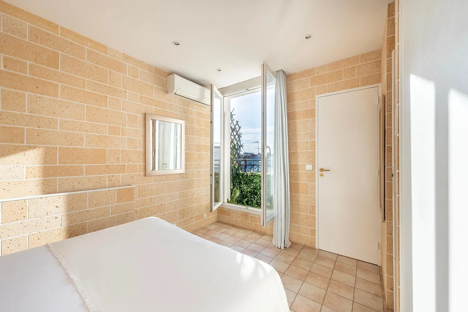 Photo of the whole room, Bed in Appart Hôtel Résidence Courcelle