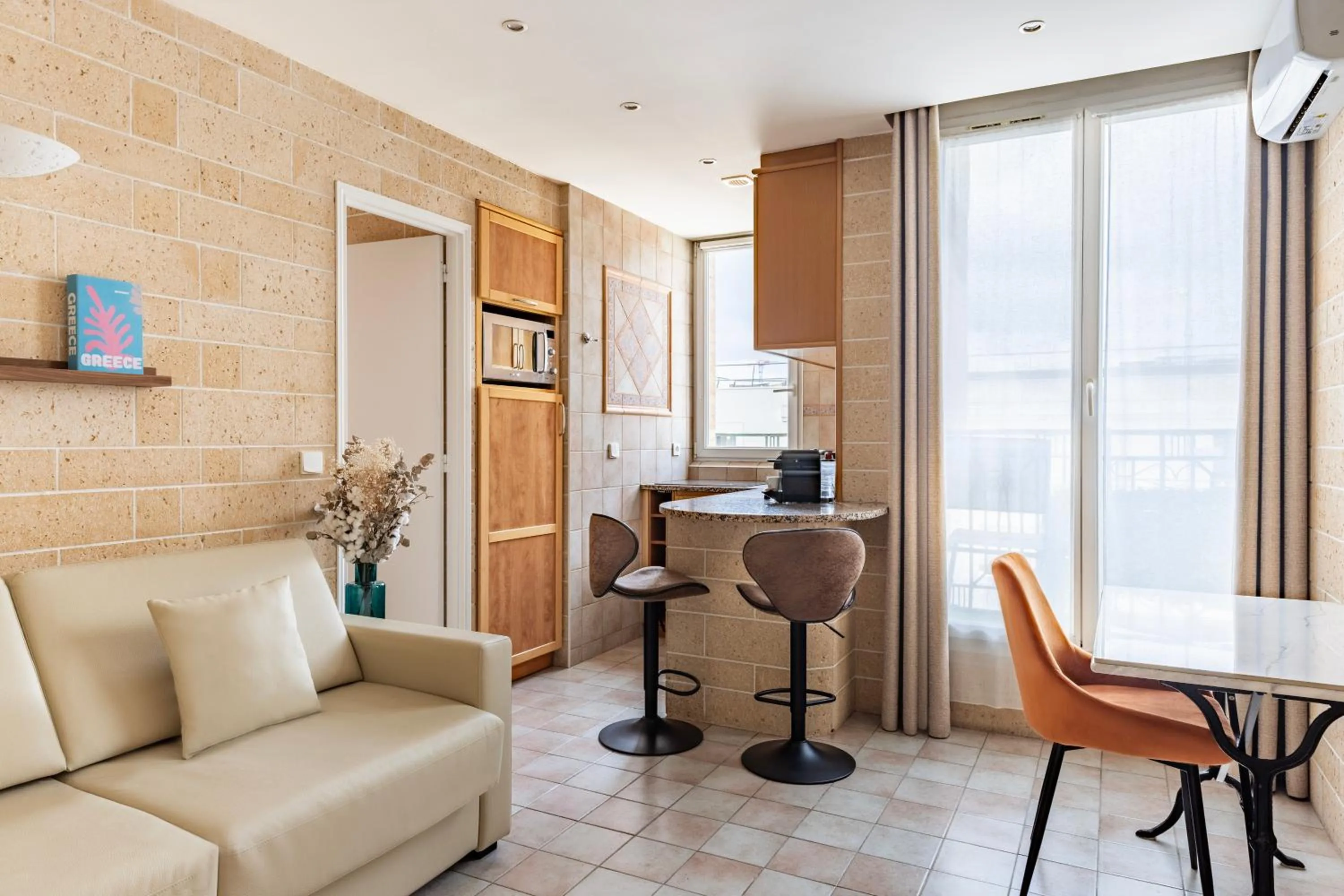 Kitchen or kitchenette in Appart Hôtel Résidence Courcelle