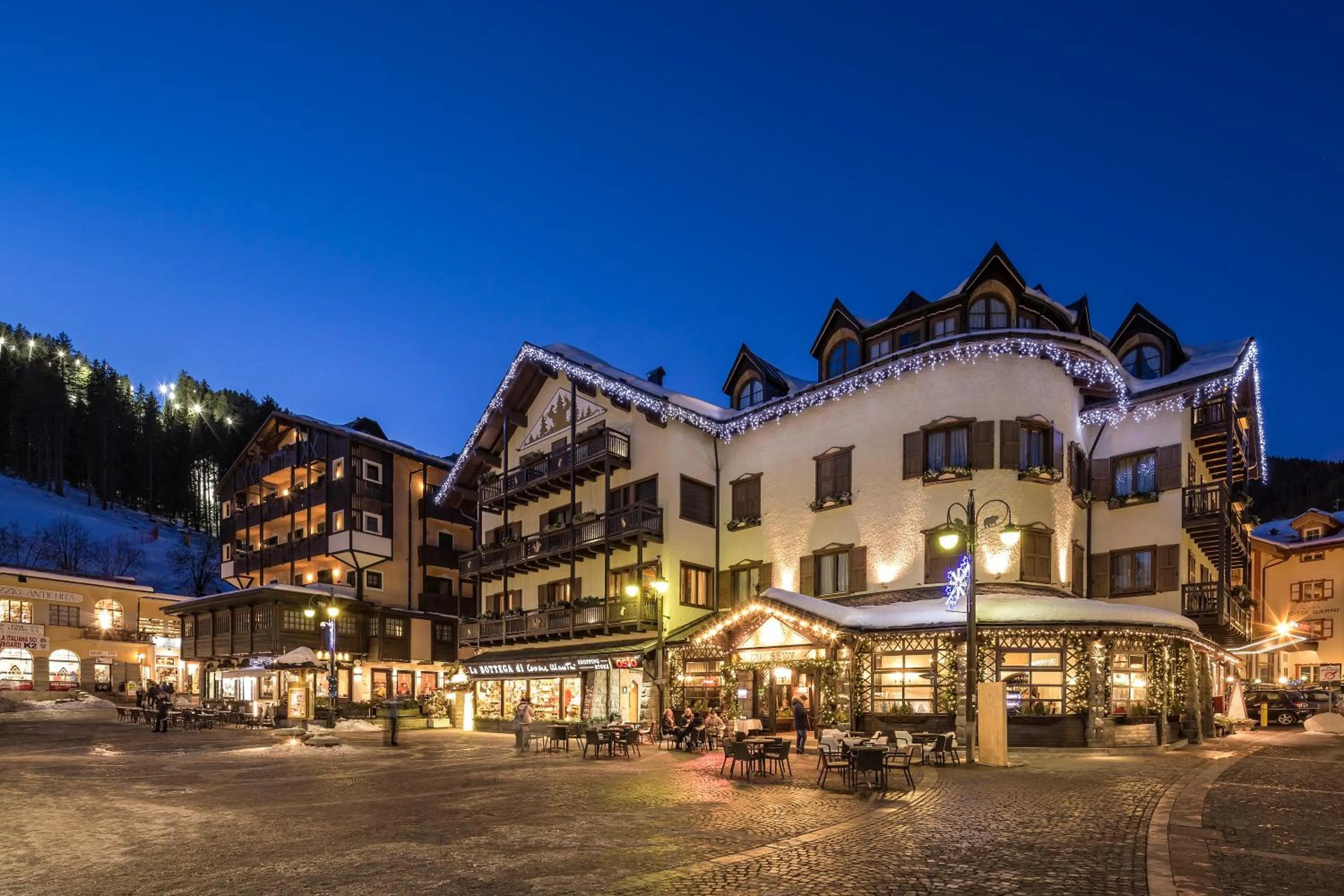 Evening entertainment in Hotel Chalet Del Sogno