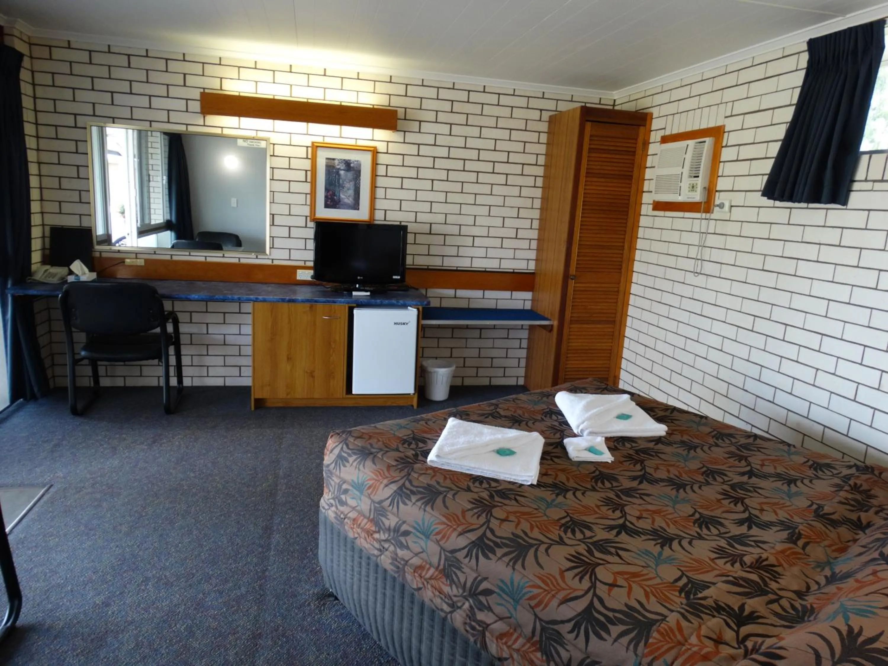 Photo of the whole room, Bed in Gayndah A Motel