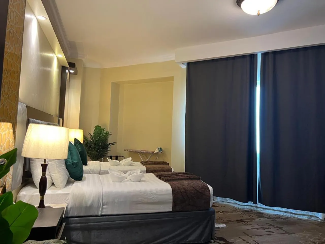 Bedroom, Bed in Sky View Hotel, Madinah