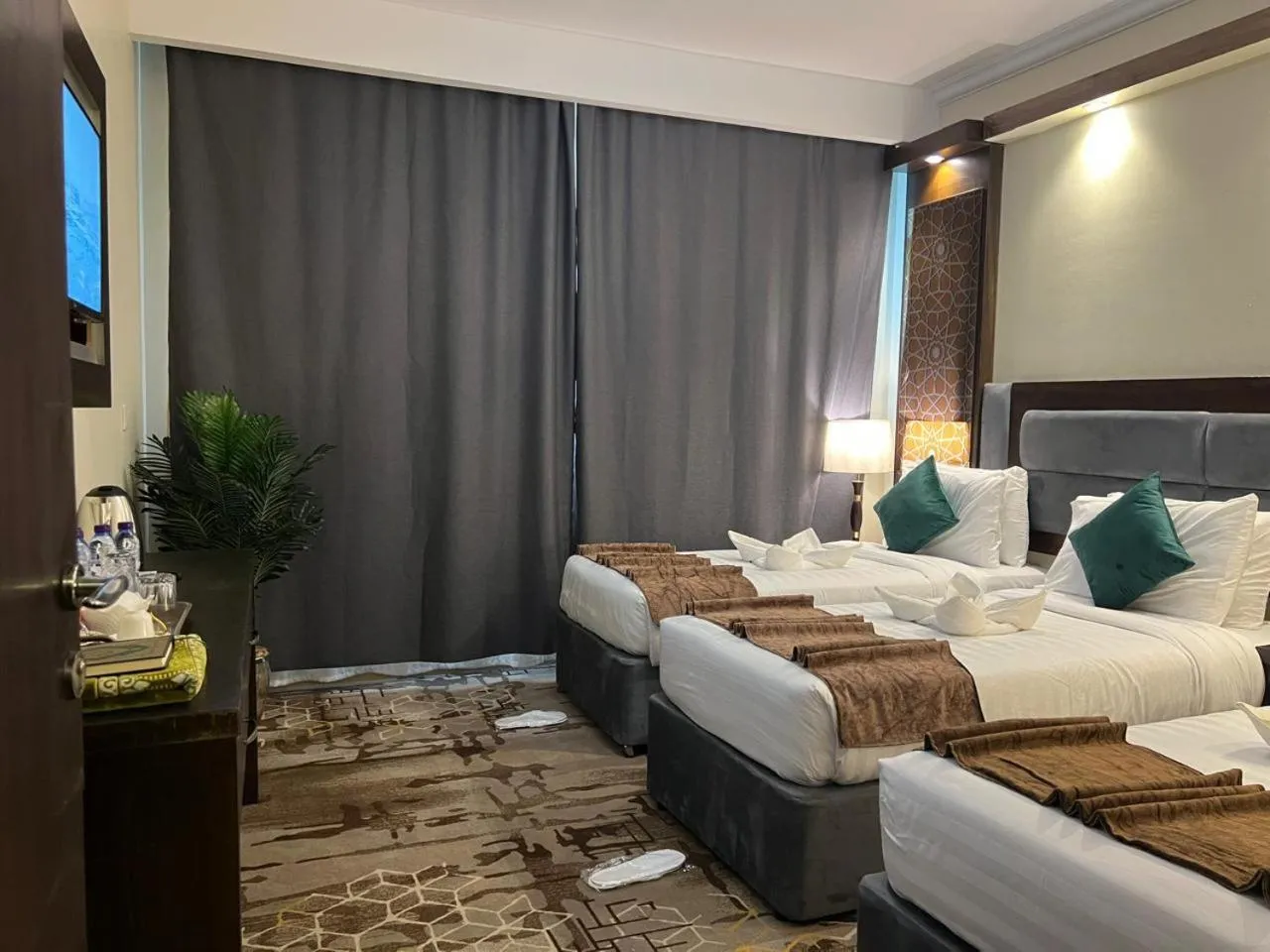 Bedroom, Bed in Sky View Hotel, Madinah