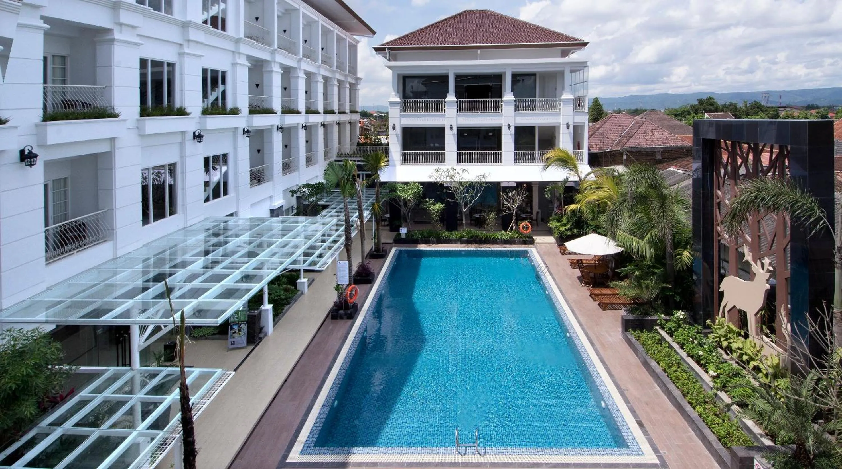 Swimming pool in Gallery Prawirotaman Hotel