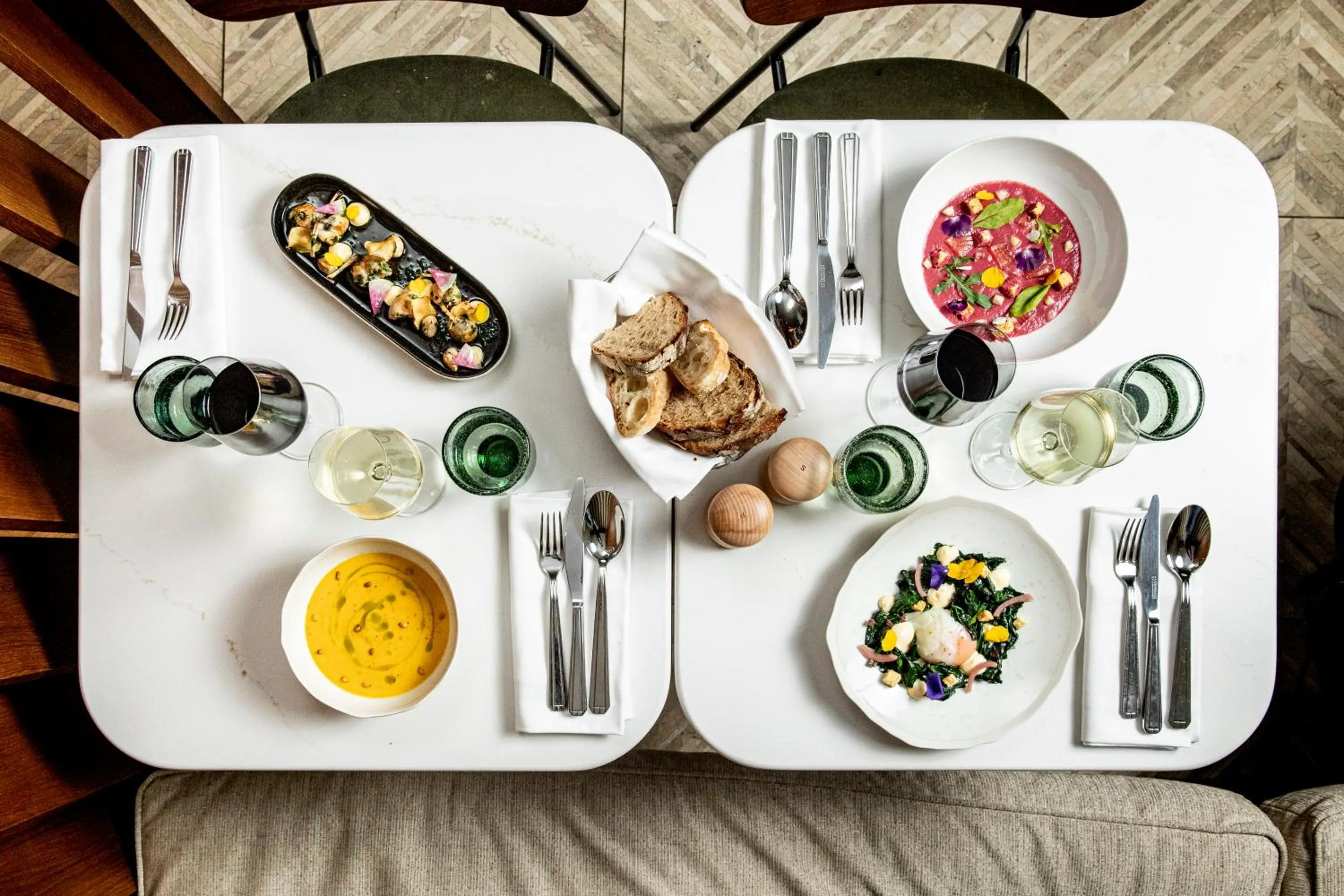 Restaurant/places to eat in Padam Hôtel