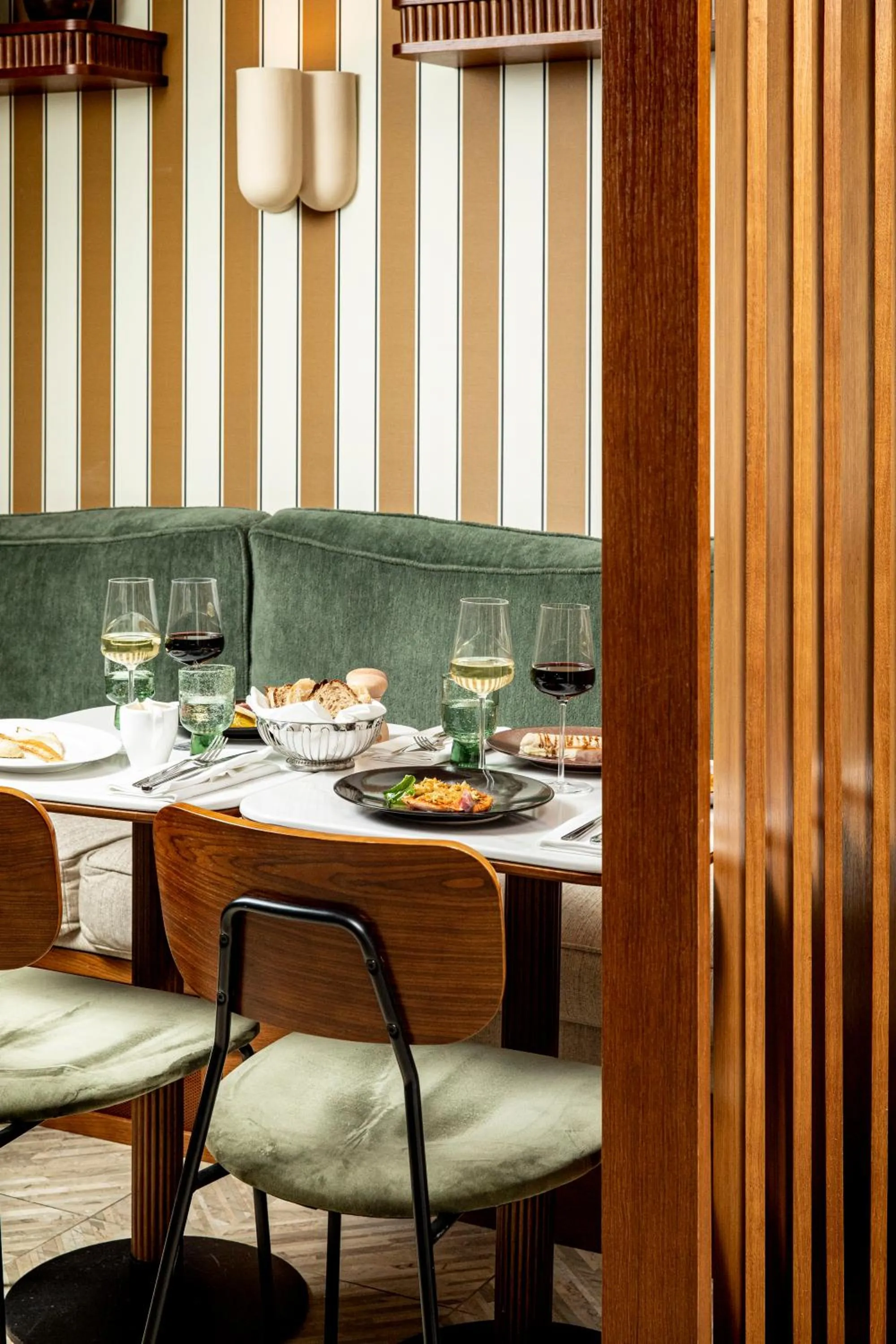 Restaurant/places to eat in Padam Hôtel