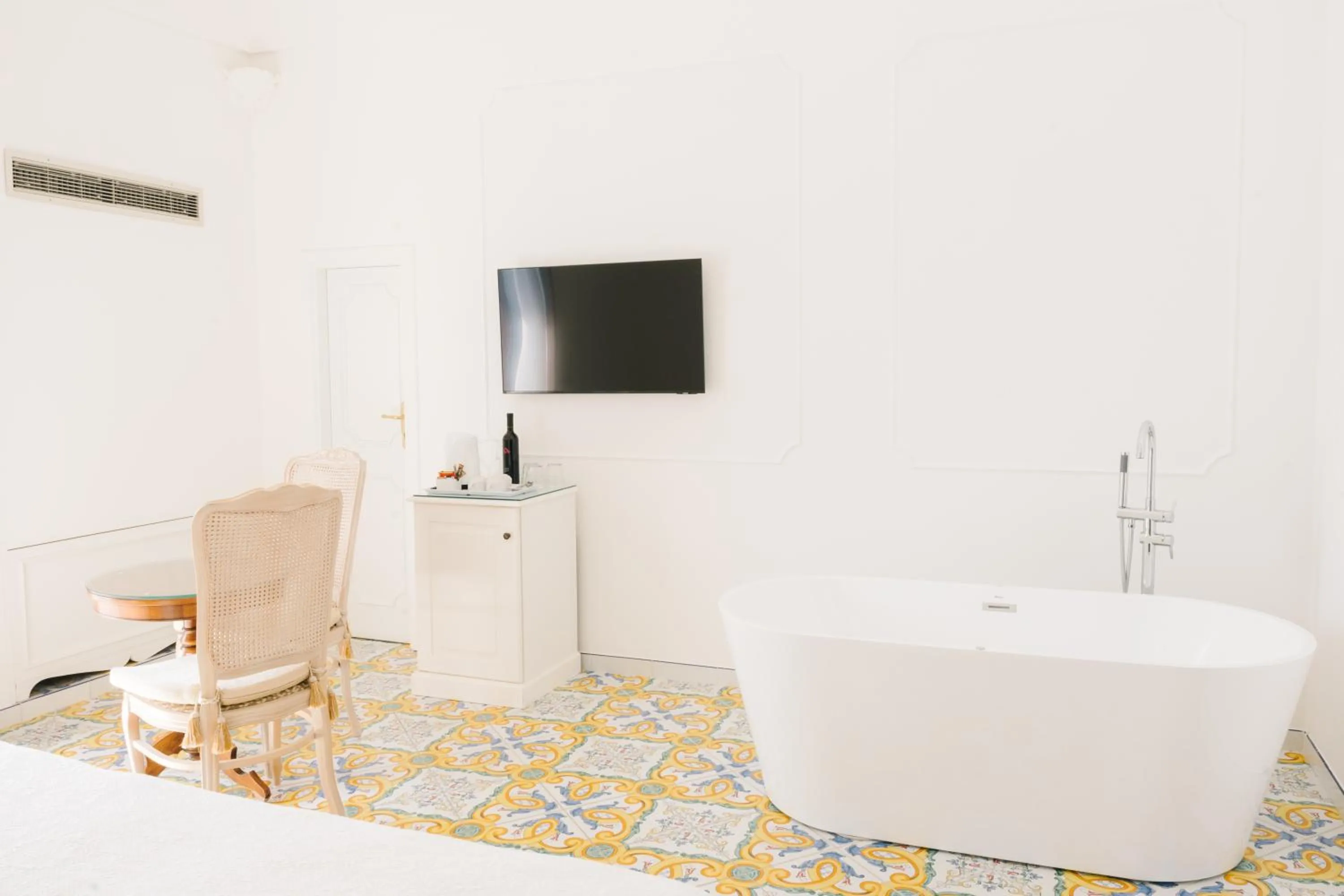 Hot Tub in Villa Principe Giovanni