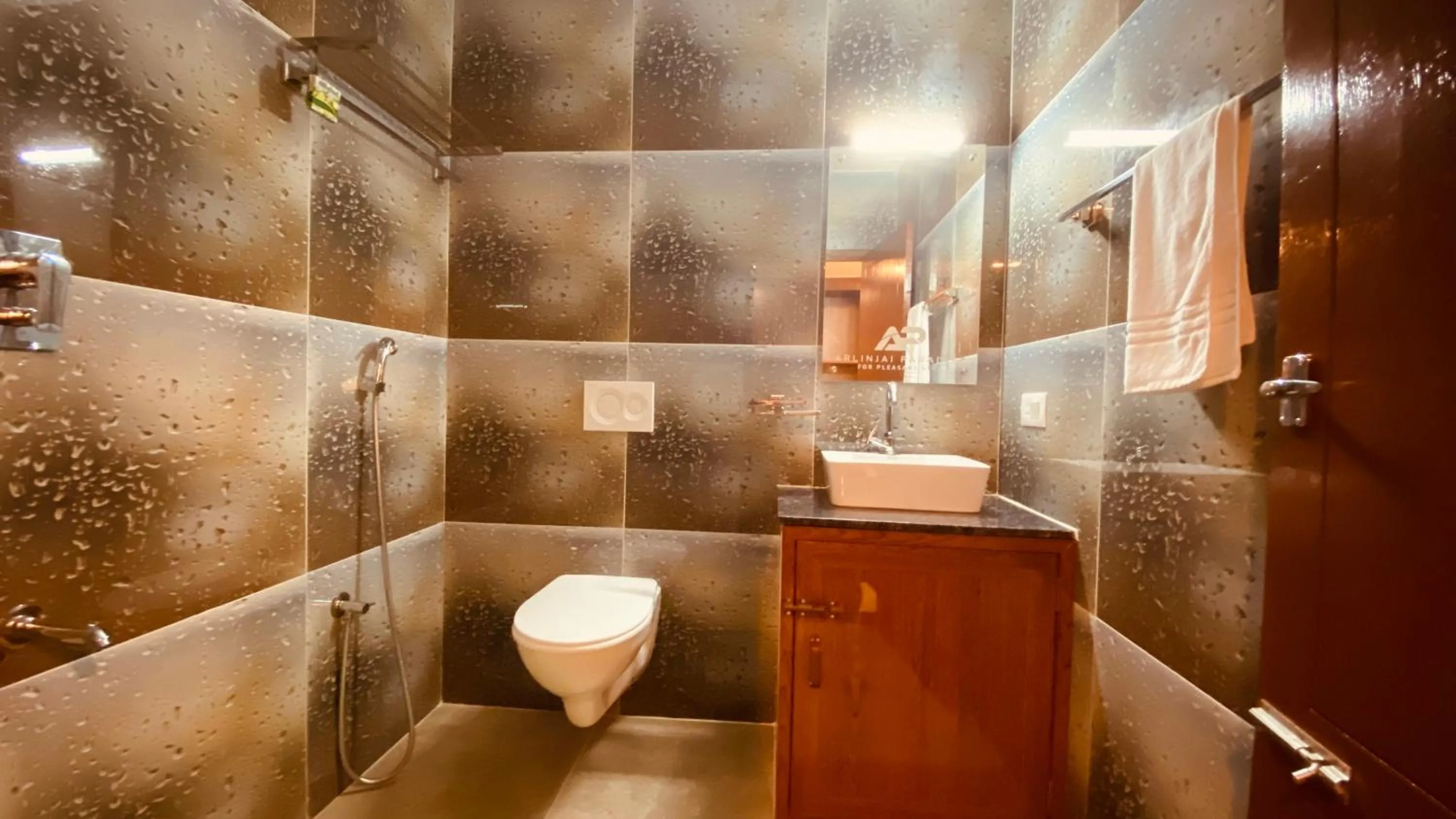 Shower in Arlinjai Paradise