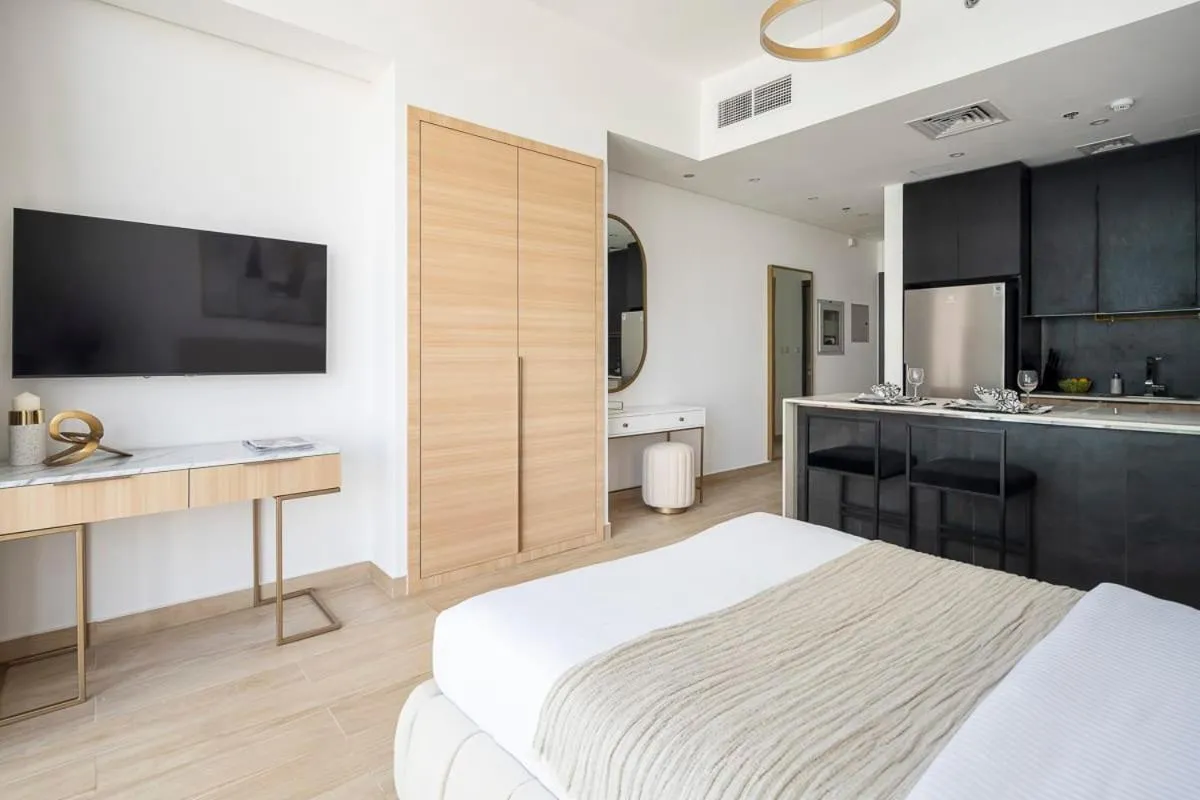 Bed in Frank Porter - Regina Tower