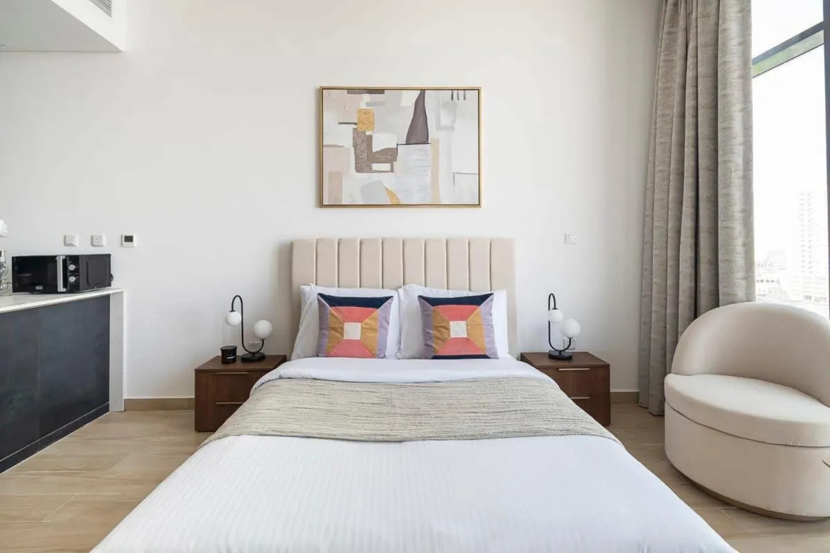 Bed in Frank Porter - Regina Tower