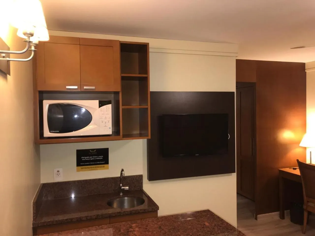 Communal lounge/ TV room in Flat em Gramado