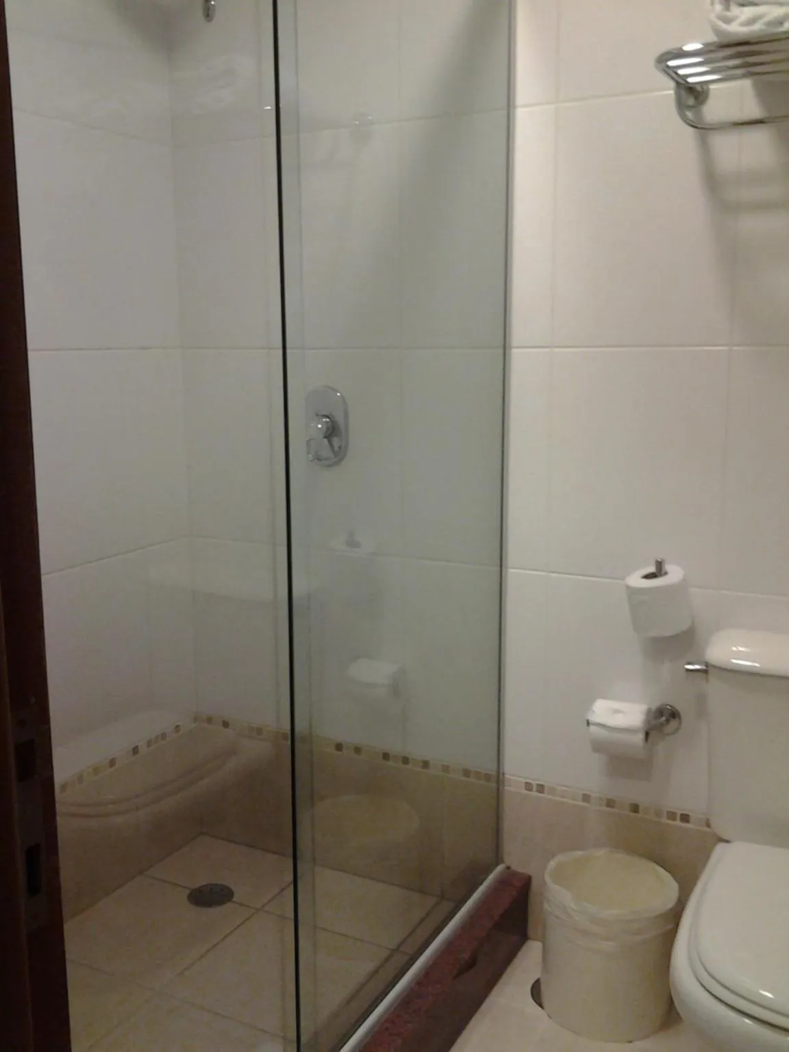Bathroom in Flat em Gramado
