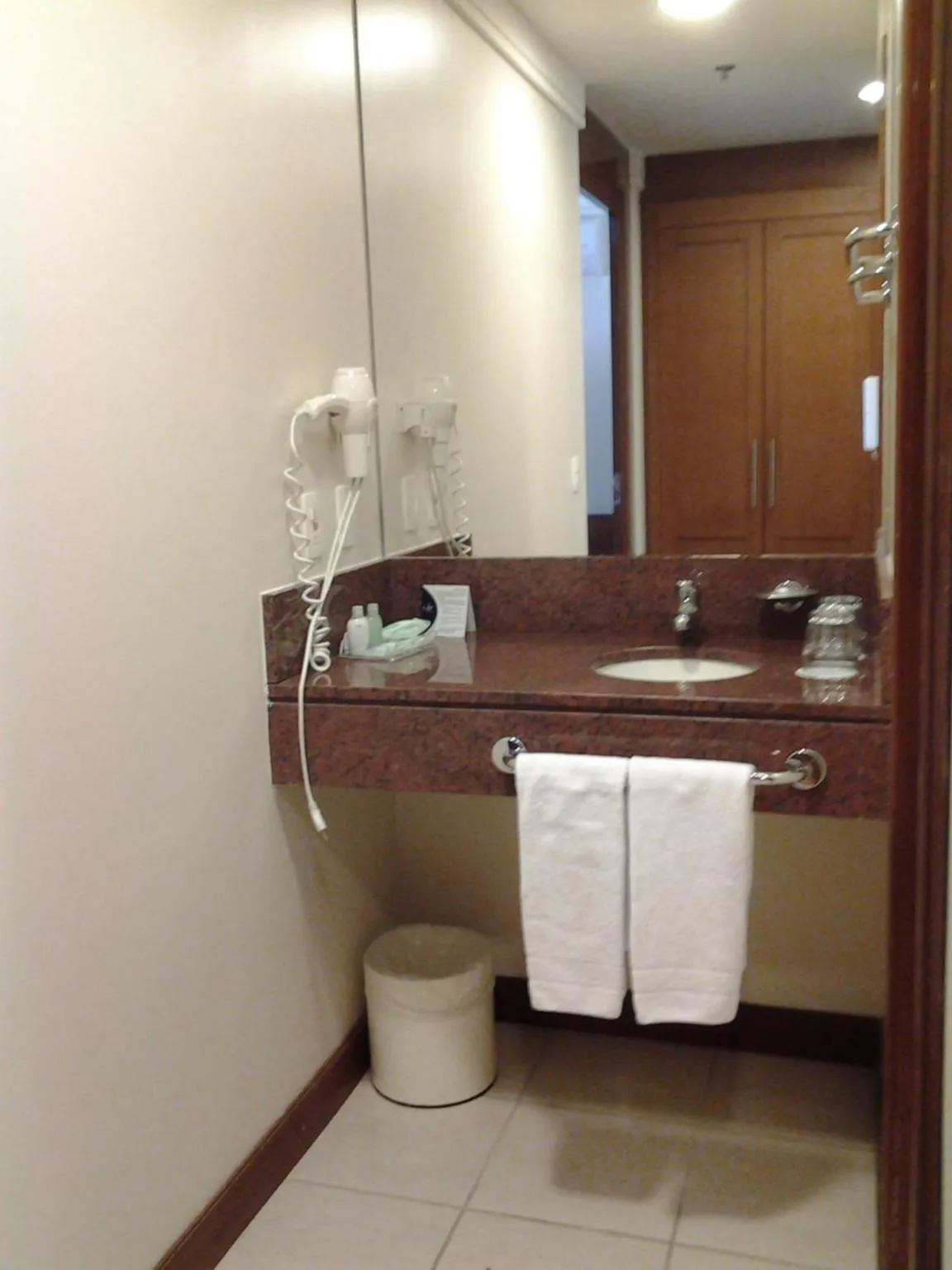 Bathroom in Flat em Gramado