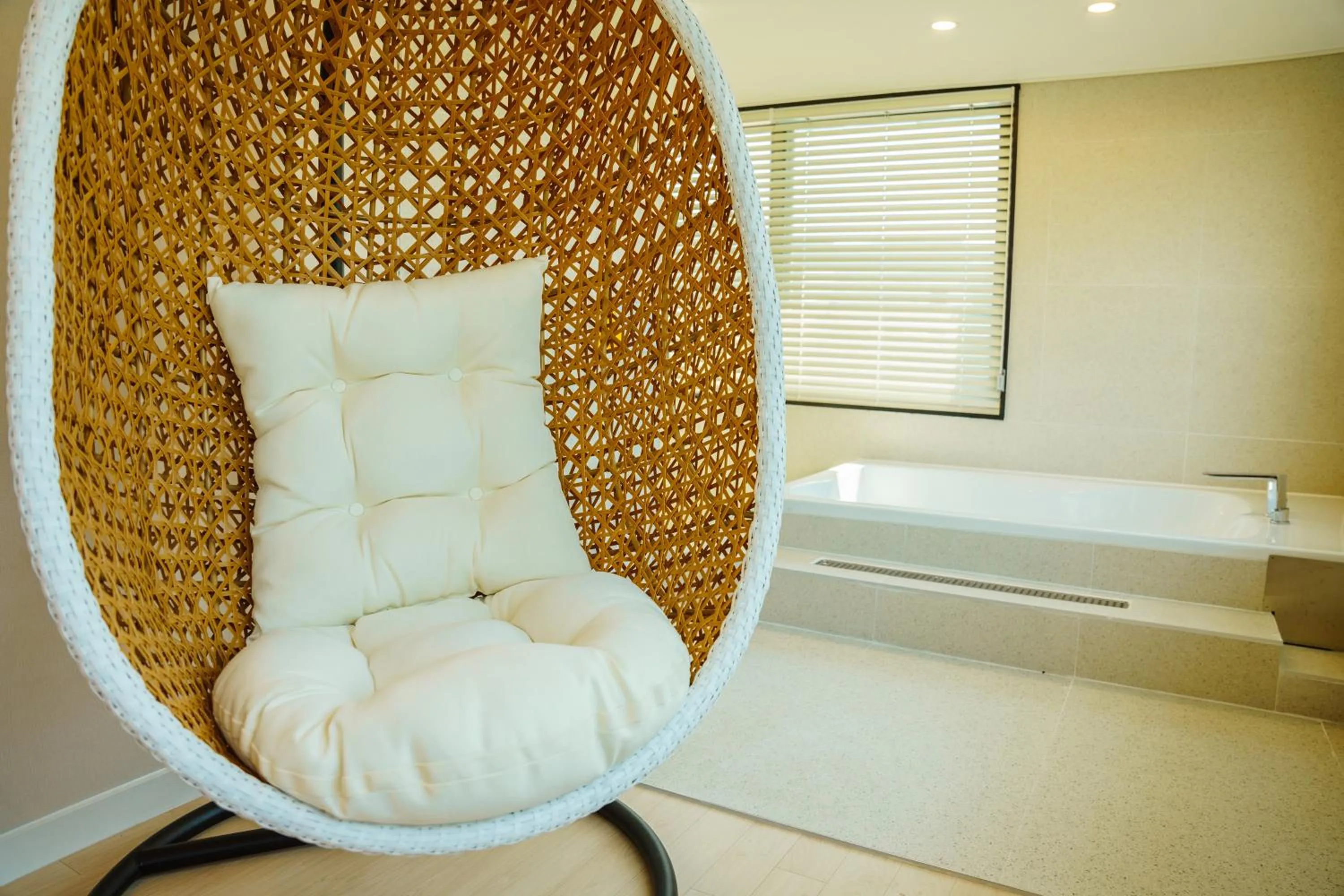 Seating area, Bed in Hotel Pico