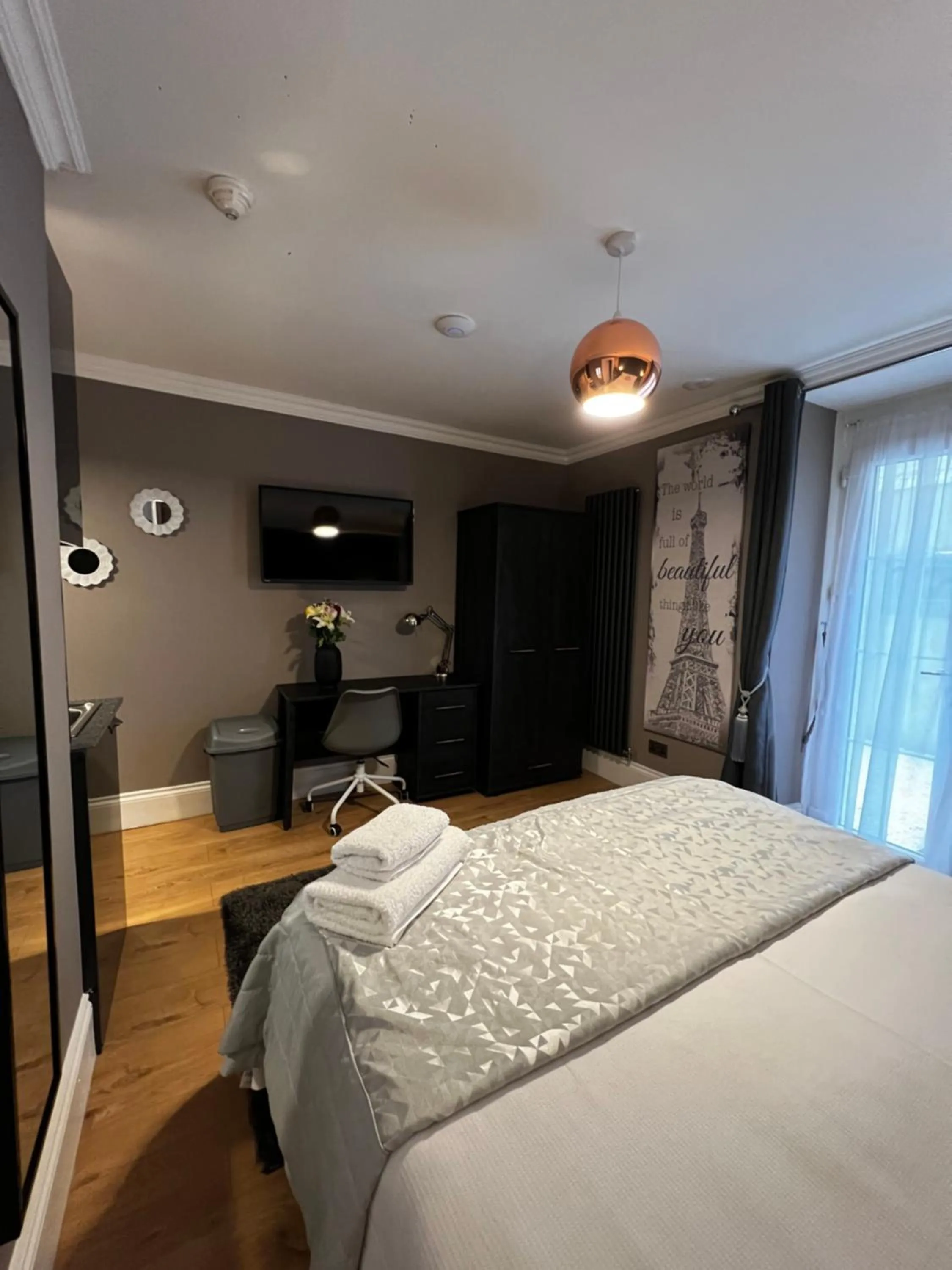 Bed in Amani Apartments - Glasgow City Centre
