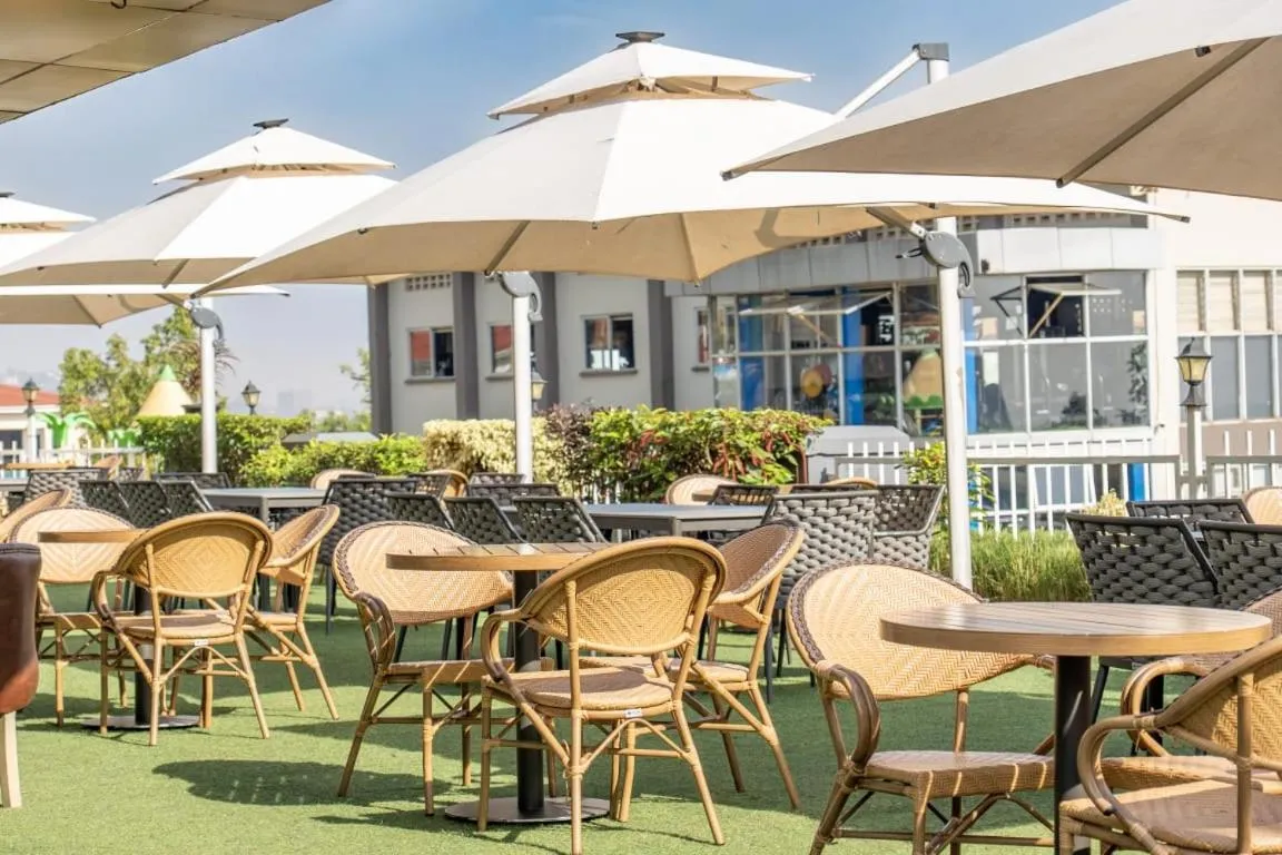 Restaurant/places to eat in Afro Park Hotel