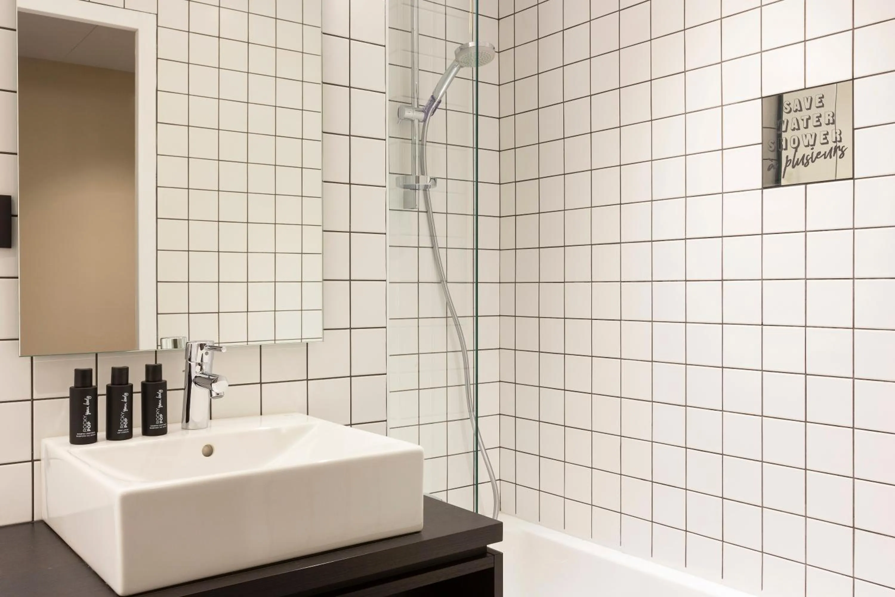 Bathroom in RockyPop Grenoble Appartements