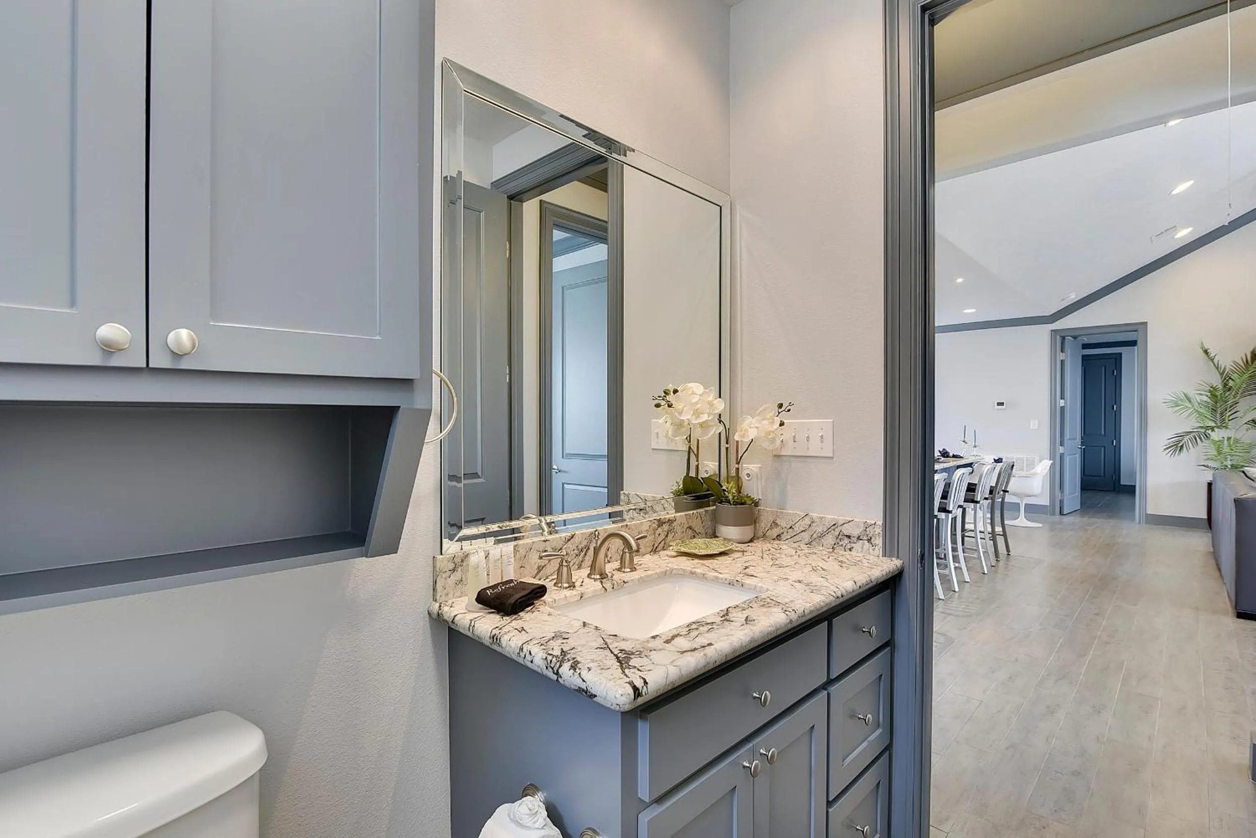 Kitchen or kitchenette in Honu Beachfront by Ryson Vacation Rentals