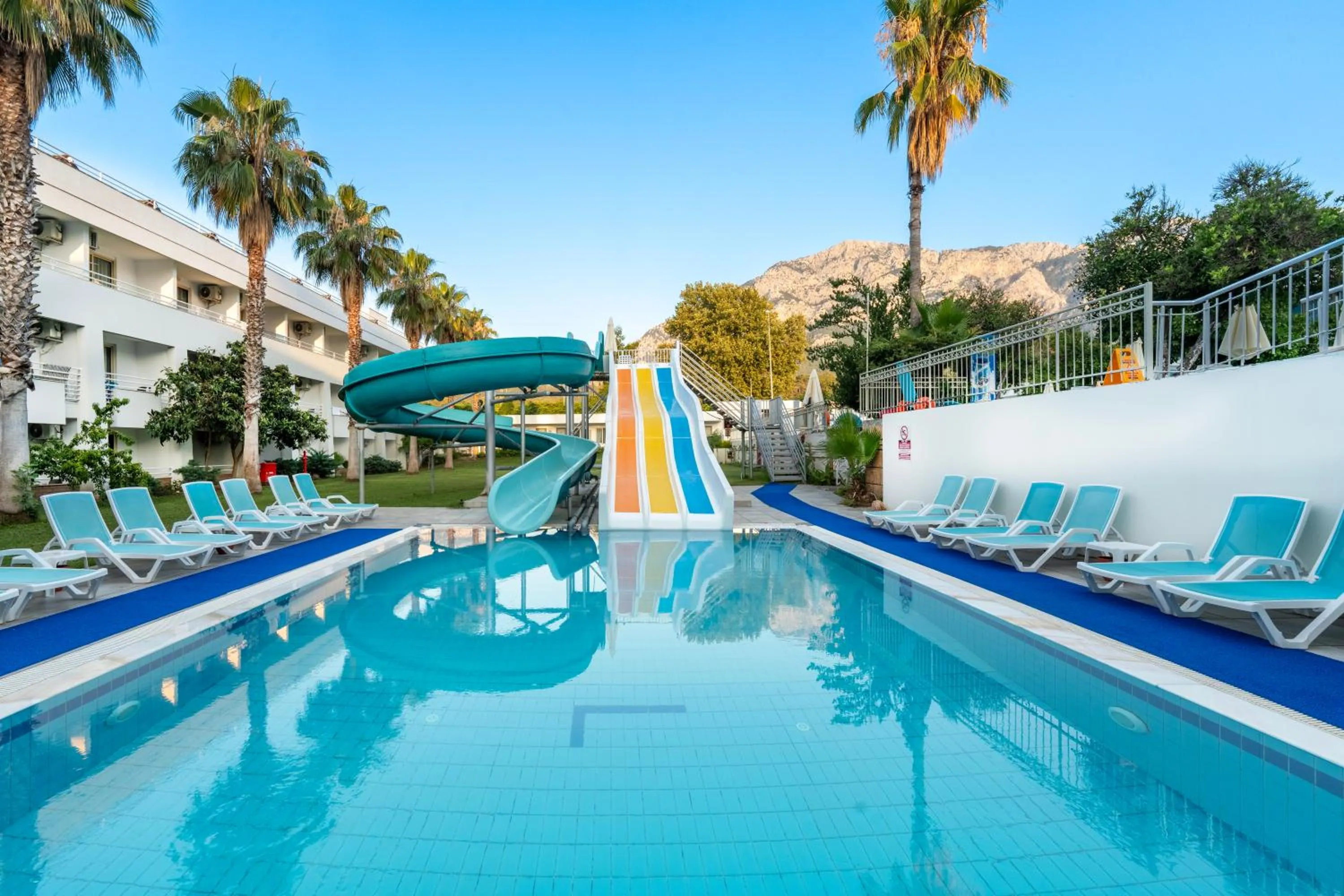 Swimming pool in Armas Gul Beach