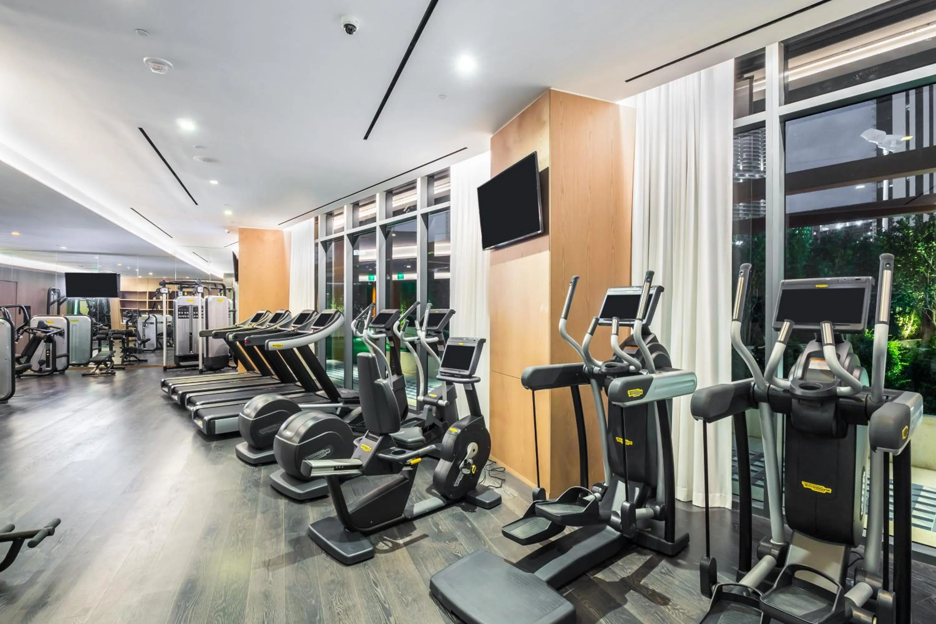 Fitness centre/facilities in Suites at SLS Lux Brickell managed by CE