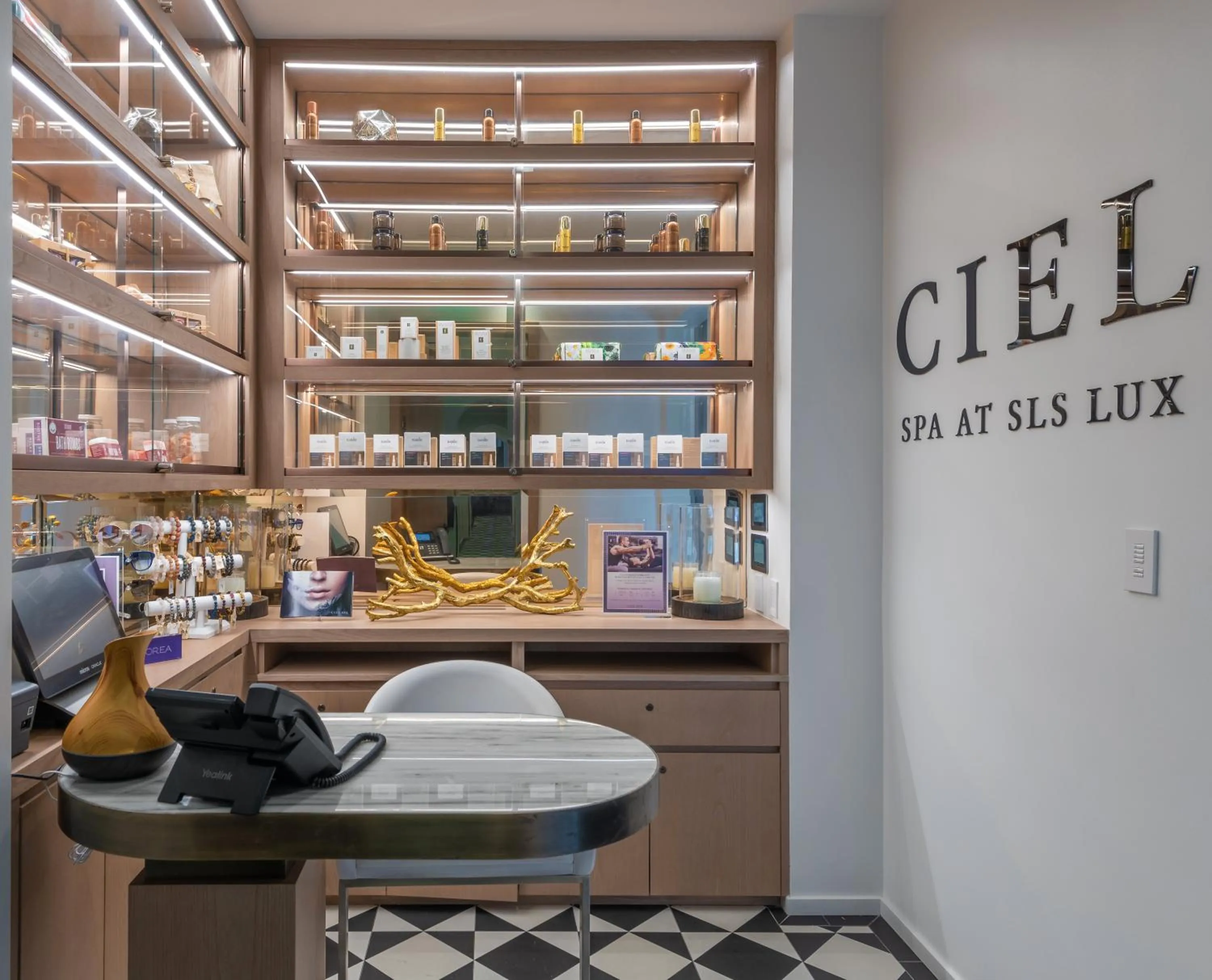 Spa and wellness centre/facilities in Suites at SLS Lux Brickell managed by CE