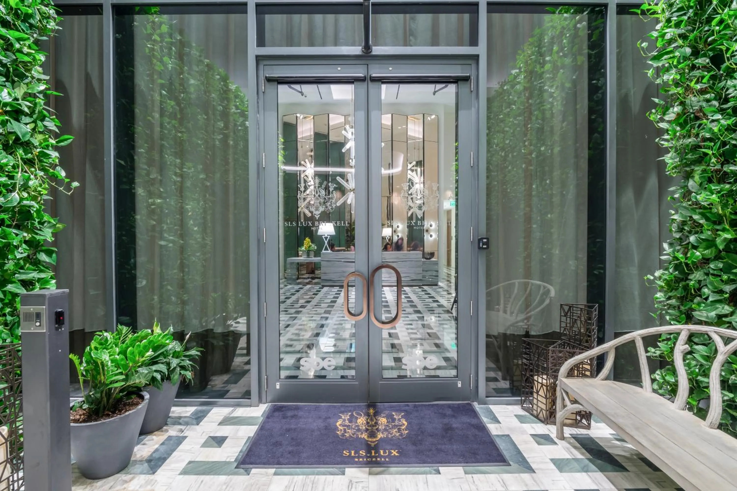 Facade/entrance in Suites at SLS Lux Brickell managed by CE