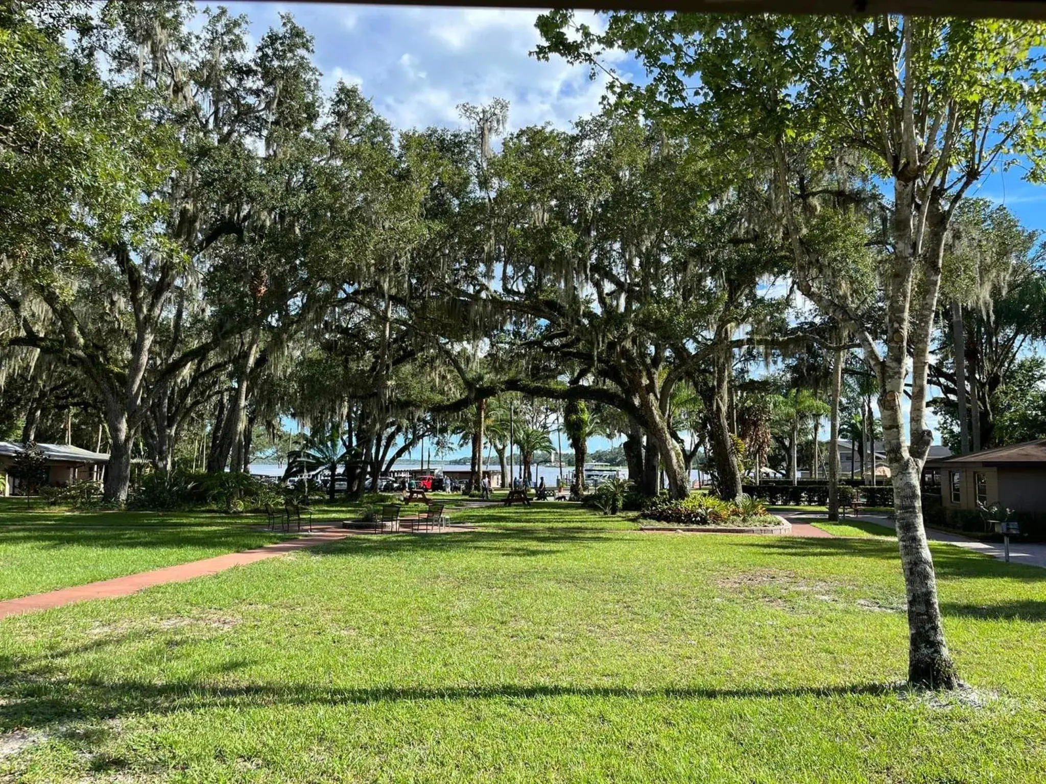 Deluxe Double Room in Tropical Marina & Resort on Lake Beresford Deluxe Double Room in Tropical Marina & Resort on Lake Beresford