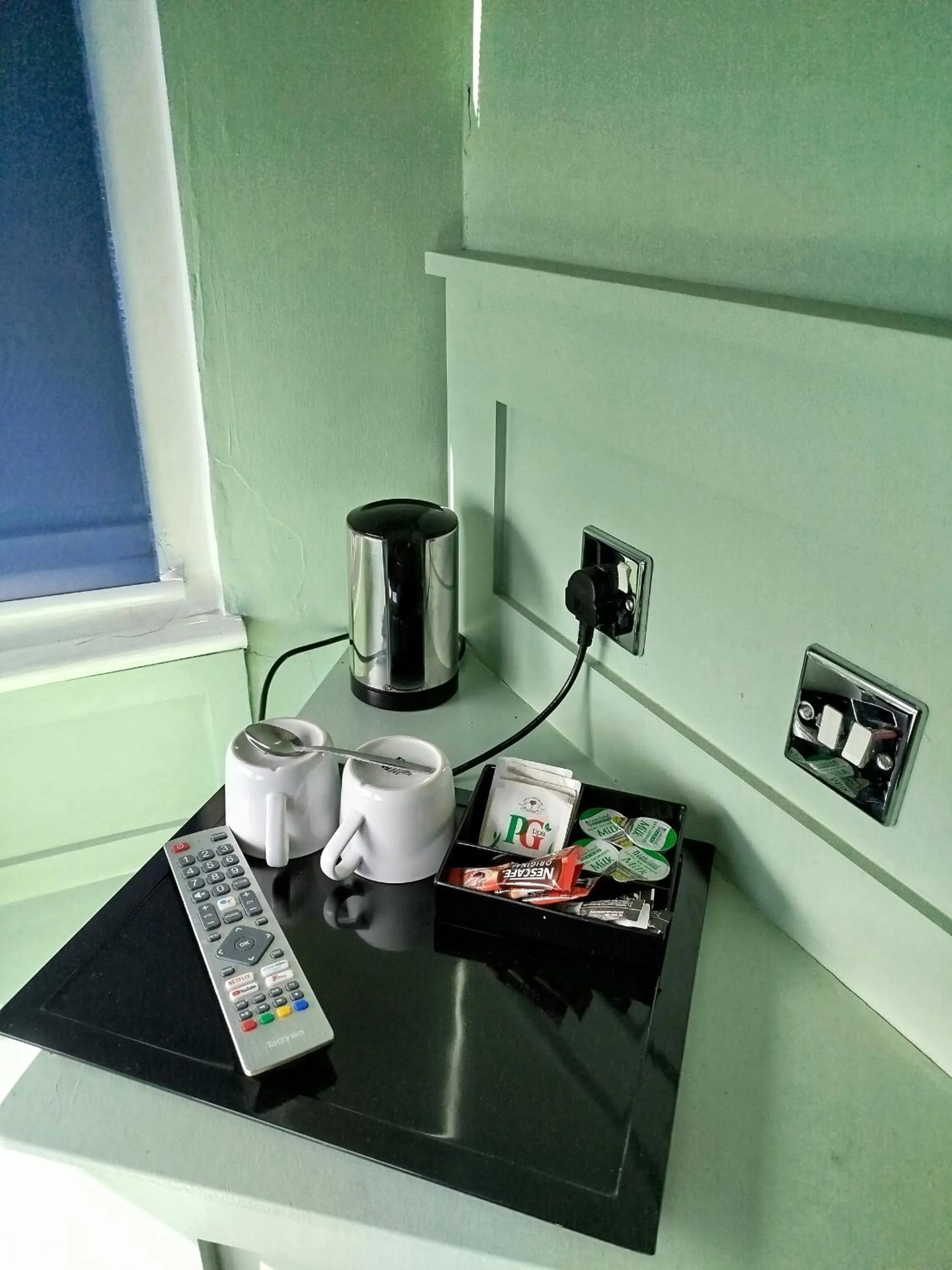 Coffee/tea facilities in The Willows