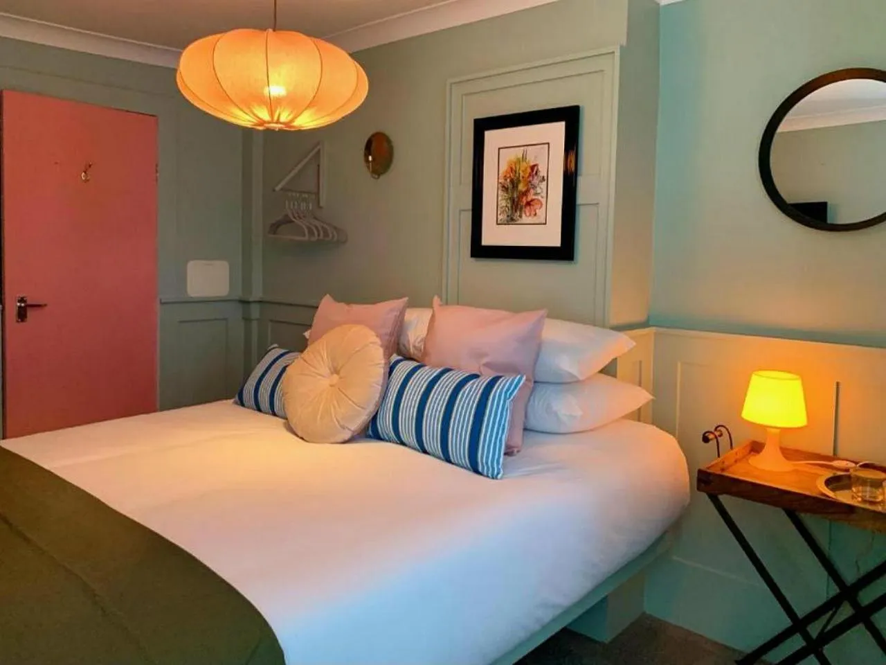 Seating area, Bed in The Willows