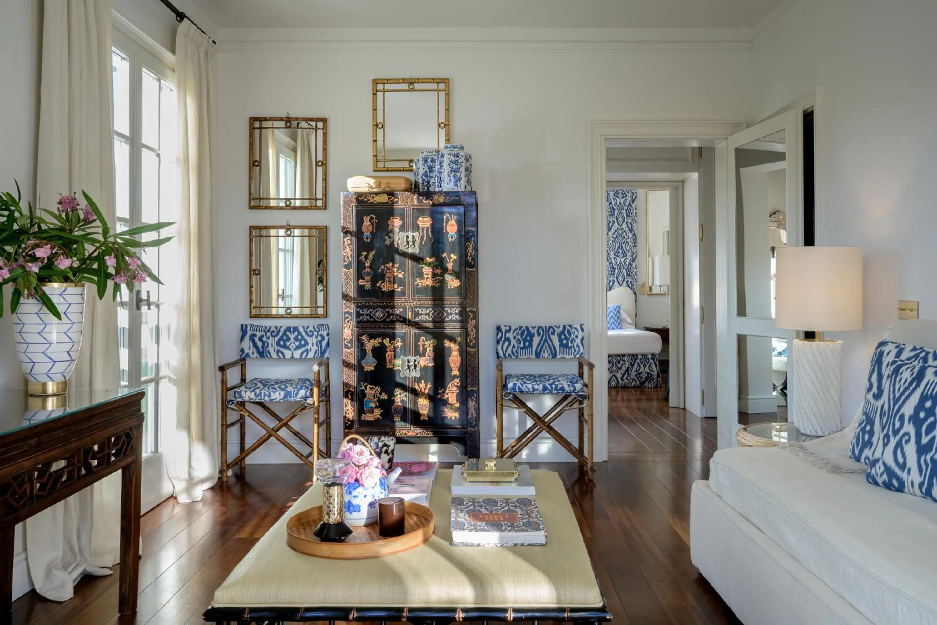 Photo of the whole room, Bed in California Park Hotel