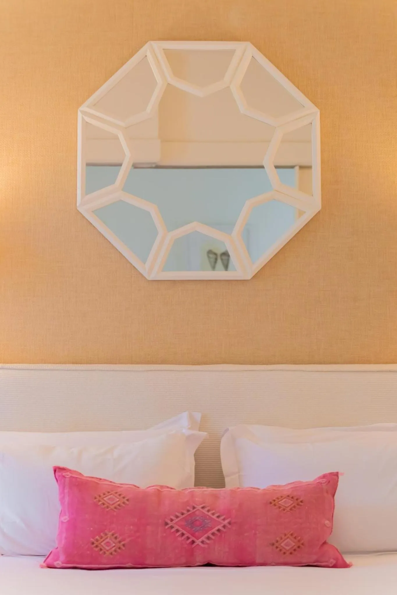 Bed in California Park Hotel