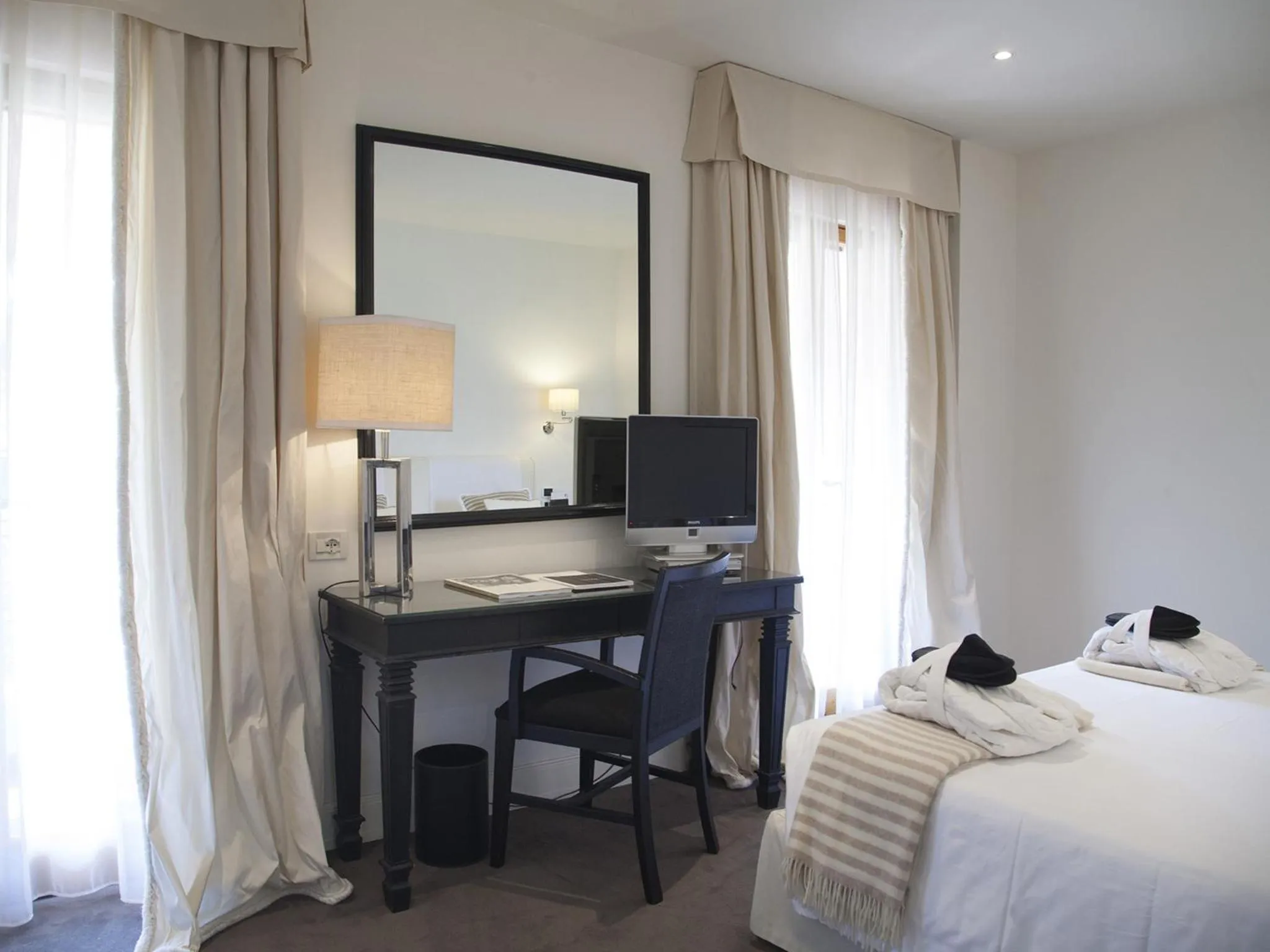 Bedroom, Bed in California Park Hotel