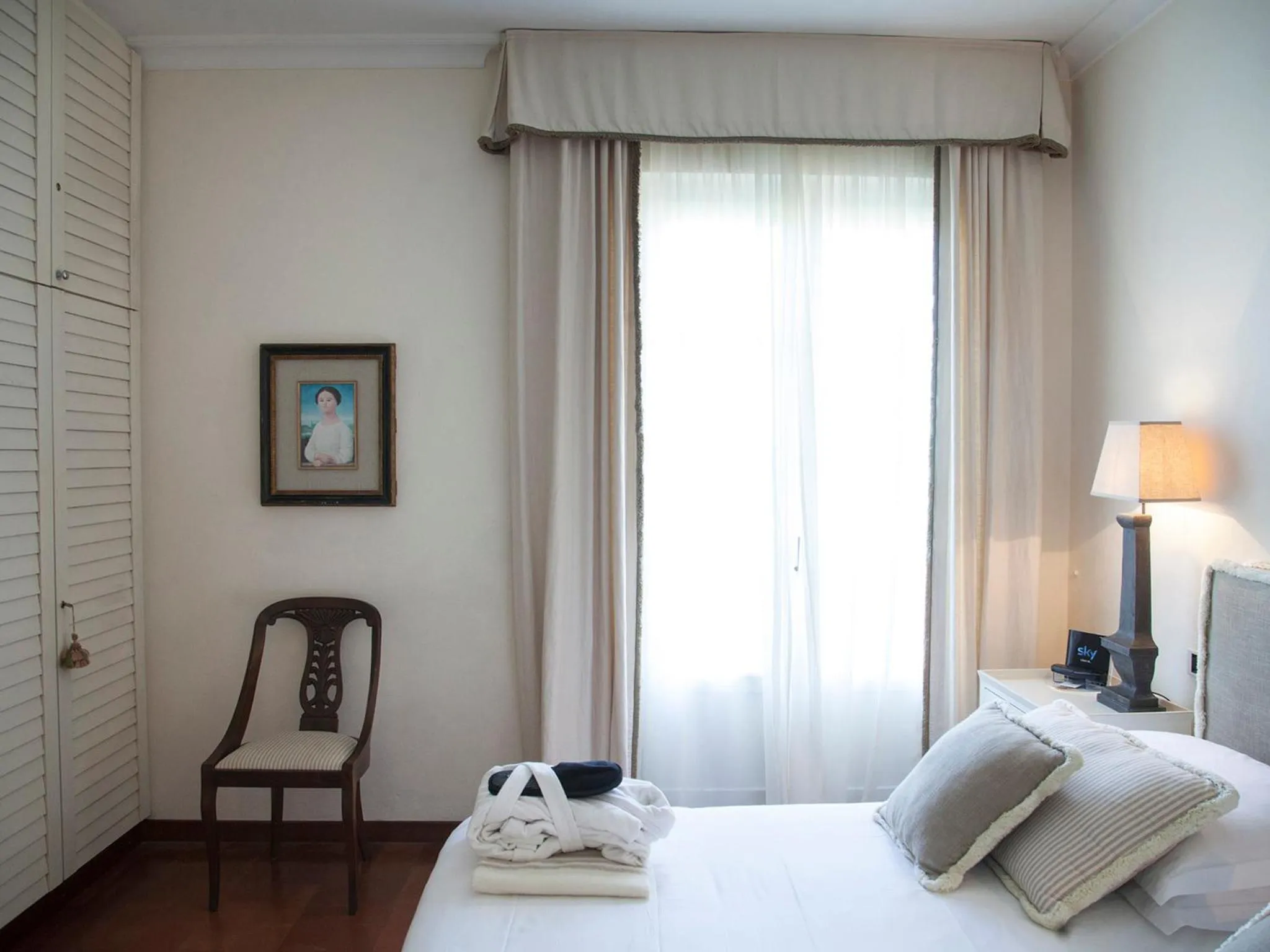 Bed in California Park Hotel