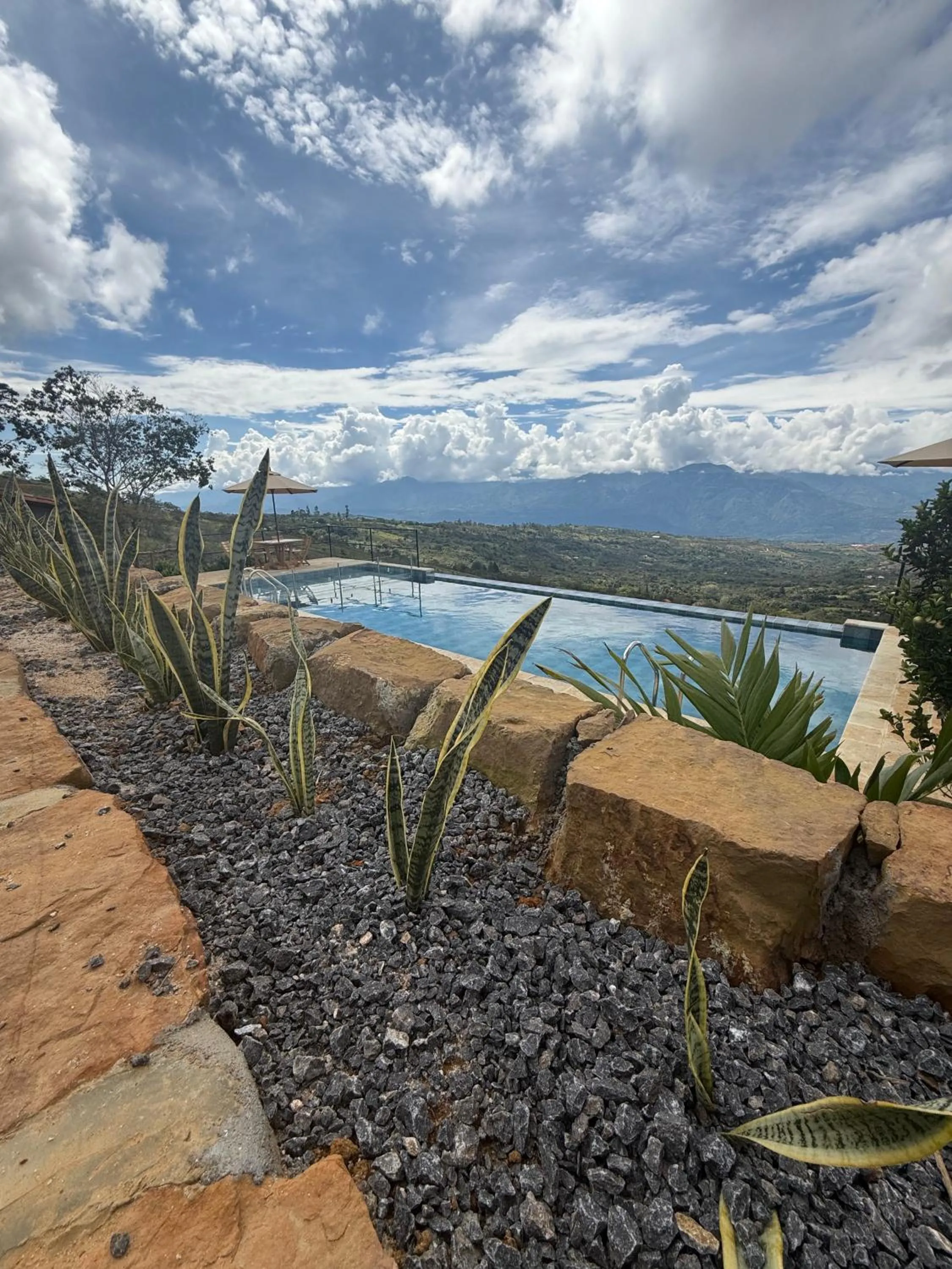 Swimming pool in Hotel Cariguá