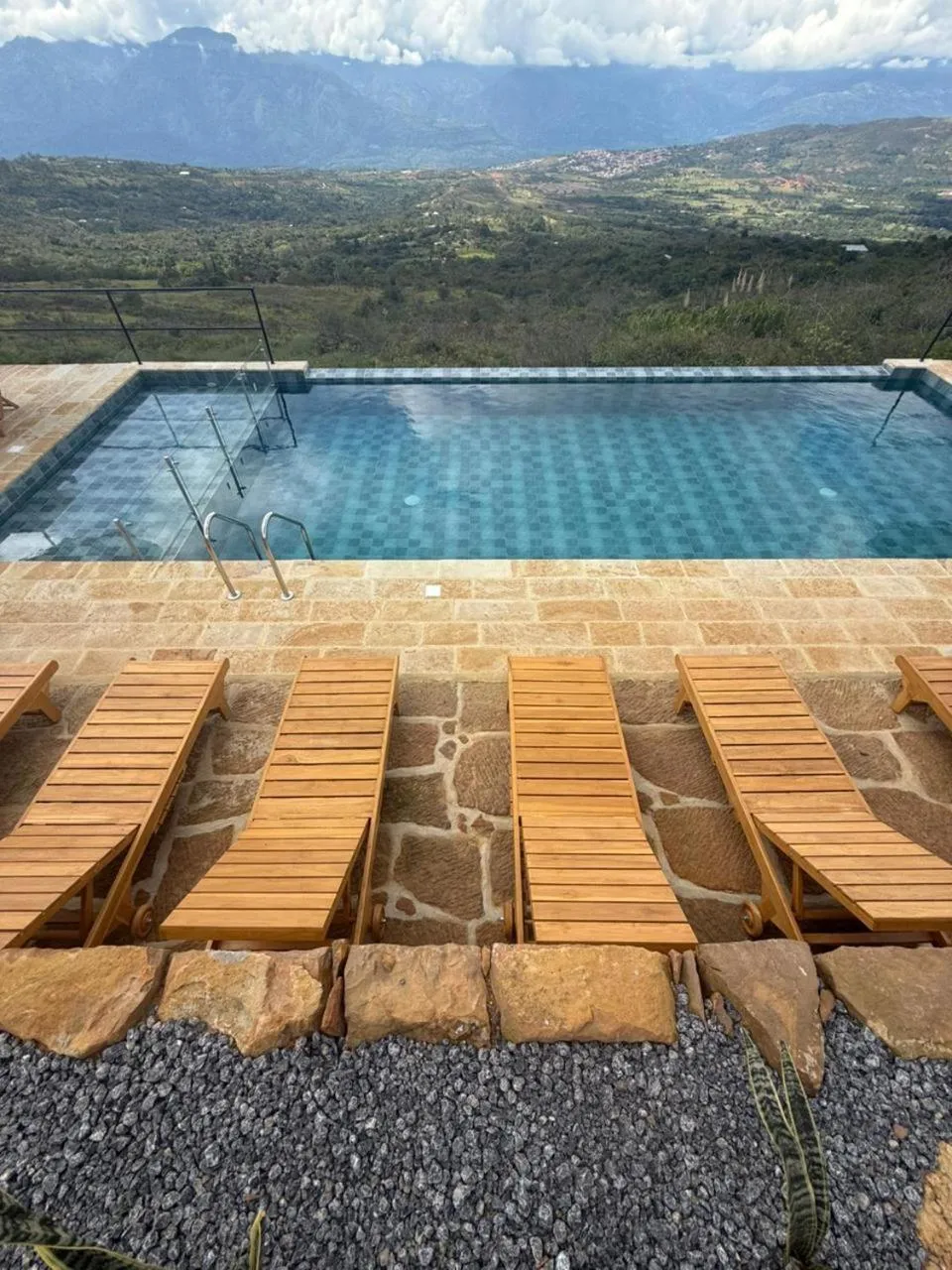 Swimming pool in Hotel Cariguá