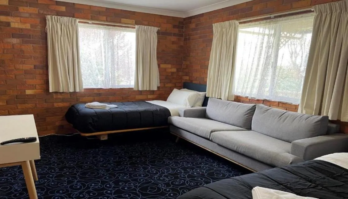 Bed in Shiralee Motel Guyra