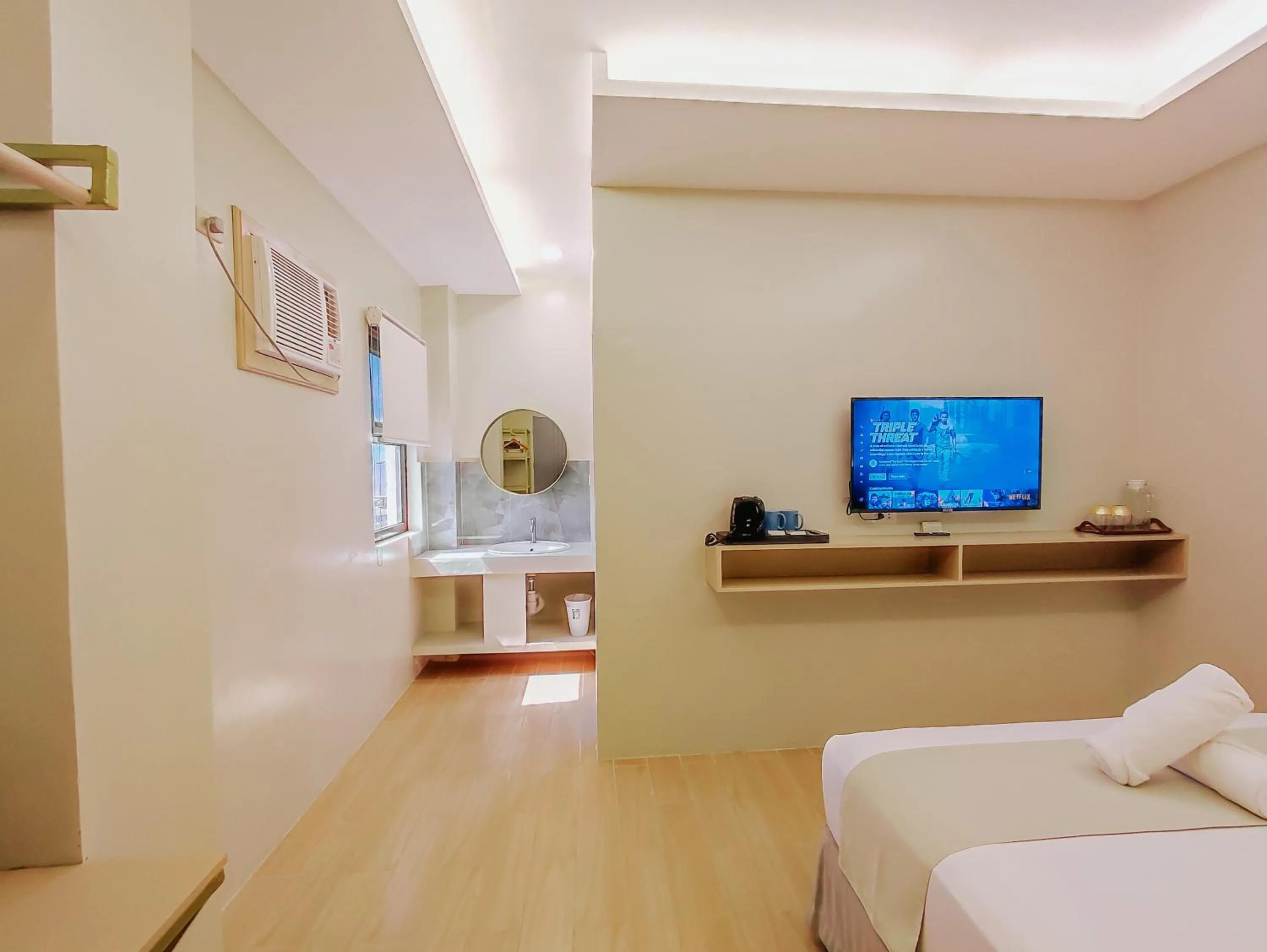 Bed in Hotel Simone Kalibo