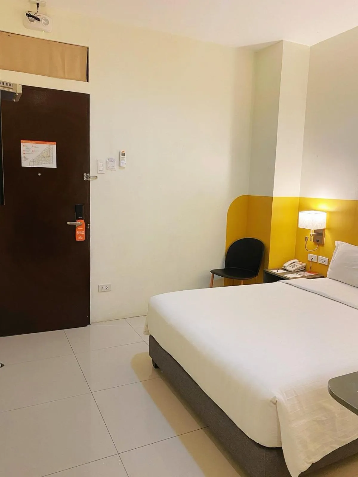 Bedroom, Bed in Travelbee Airport Inn