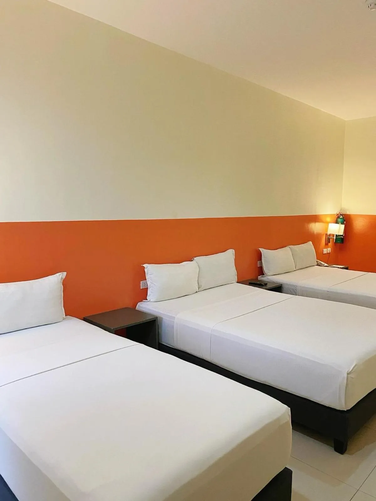 Bed in Travelbee Airport Inn