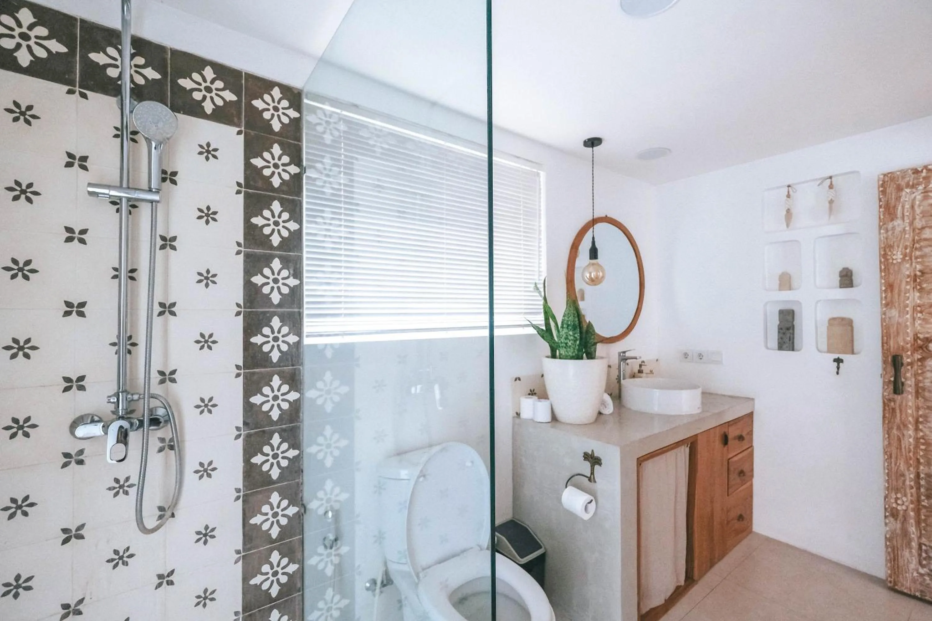 Shower in Sun & Moon Villa