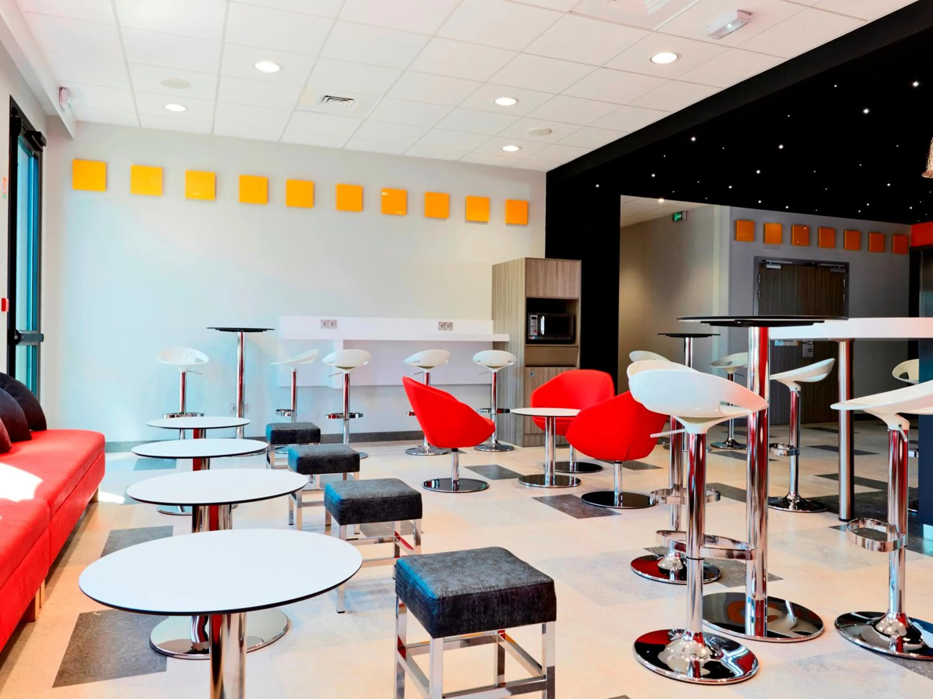 Lounge or bar in Première Classe Lyon - Saint Priest Eurexpo